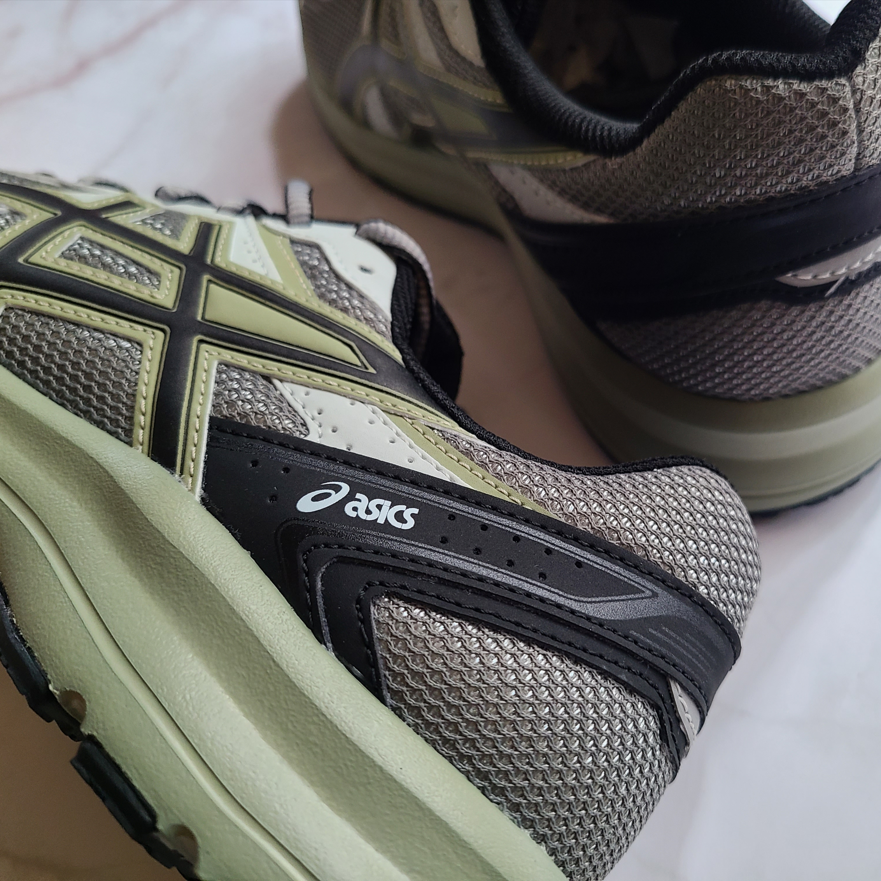 Asics Jog 100 S Sheet Rock - 2E Wide 착용 스타일