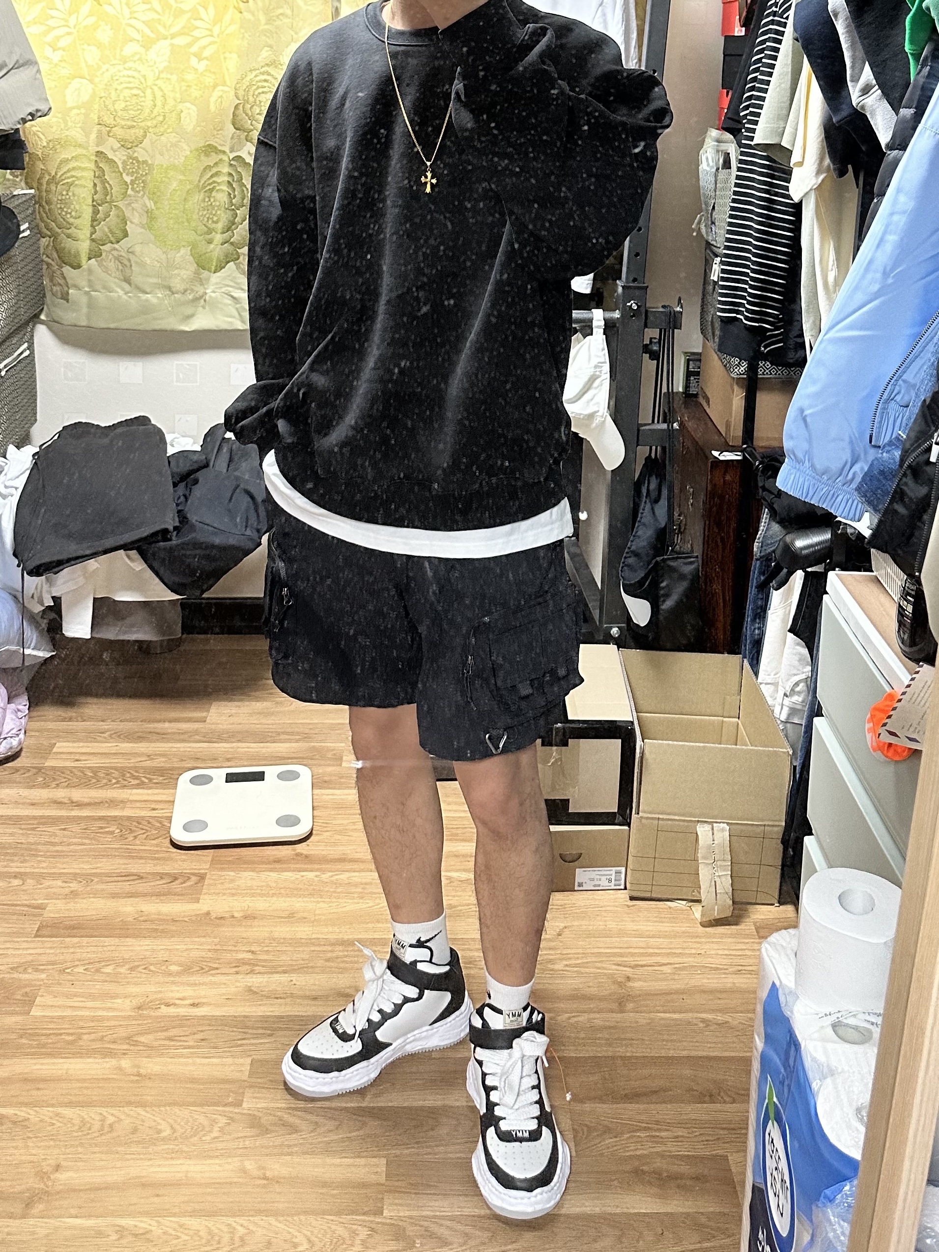 Maison Mihara Yasuhiro Wayne OG Sole Leather High-top Sneakers Black White, Nike ACG Cargo Shorts Black - Asia 착용 스타일 - 1