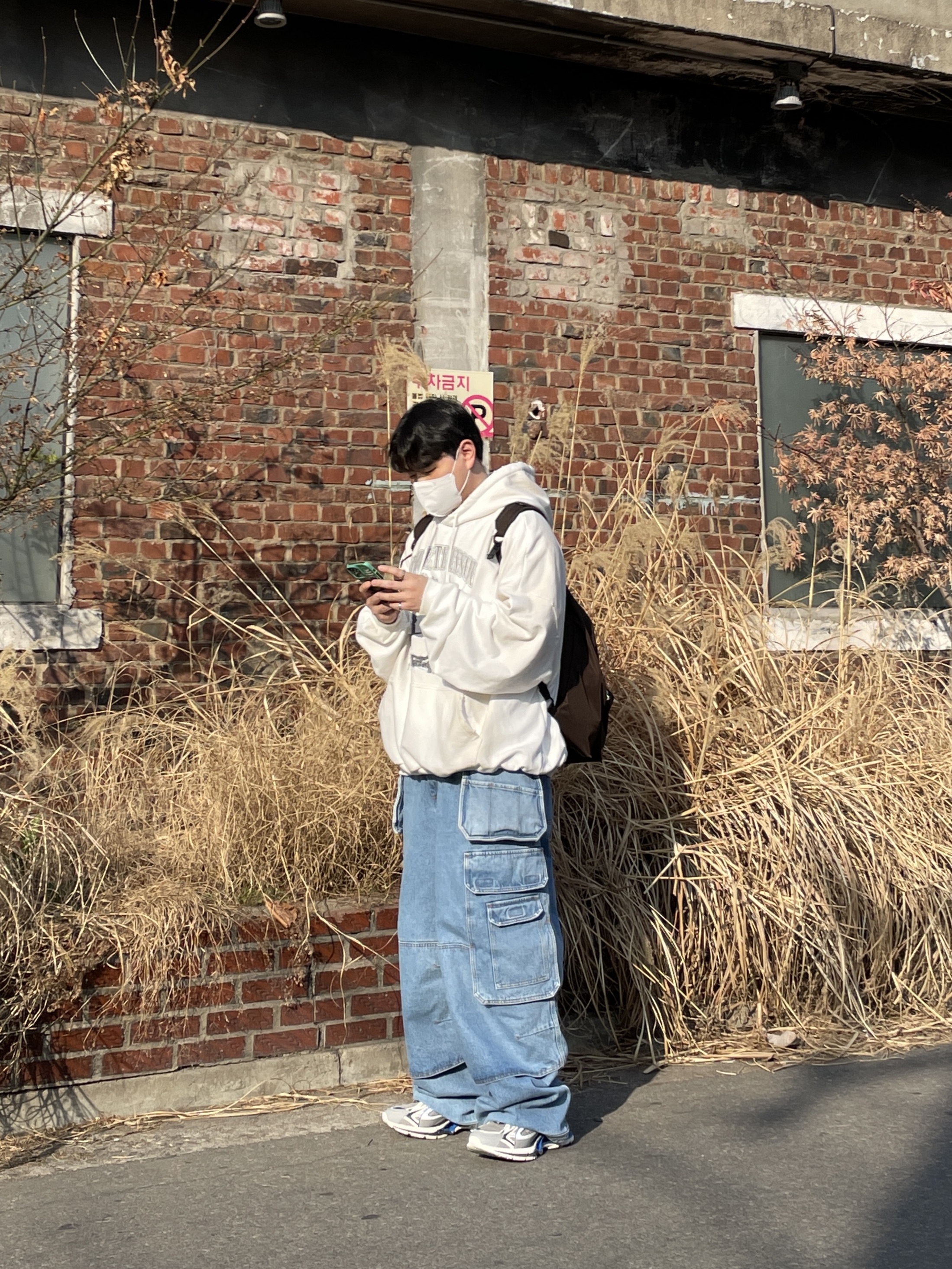 Balenciaga X-Pander Sneakers Blue Silver, Project G/R x Atmos Etiquette Lesson Vintage Washed Hoodie White 착용 스타일