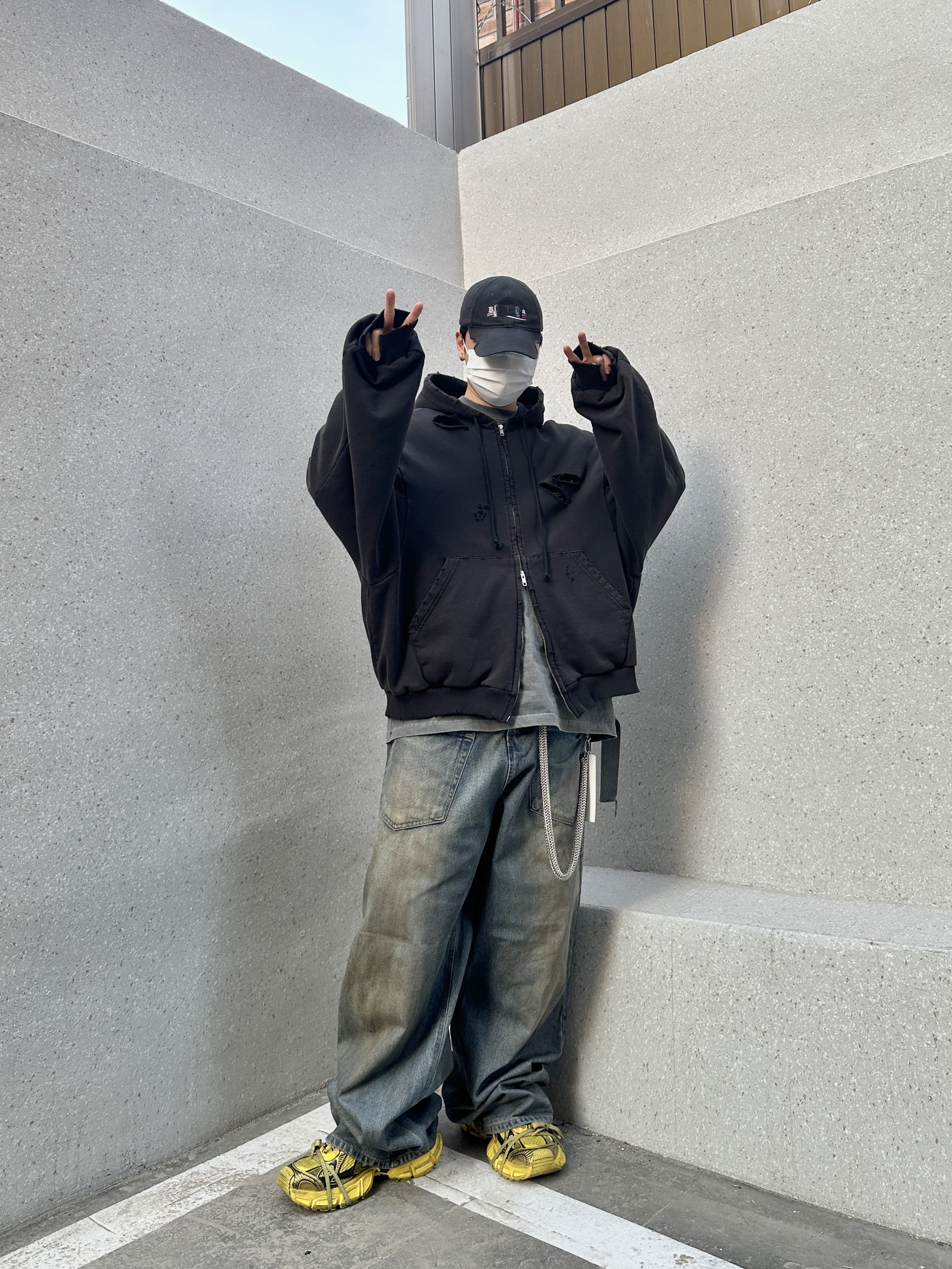 Project G/R Coated Backward Denim Pants Blue, Balenciaga Gaffer Cap Black 착용 스타일 - 2