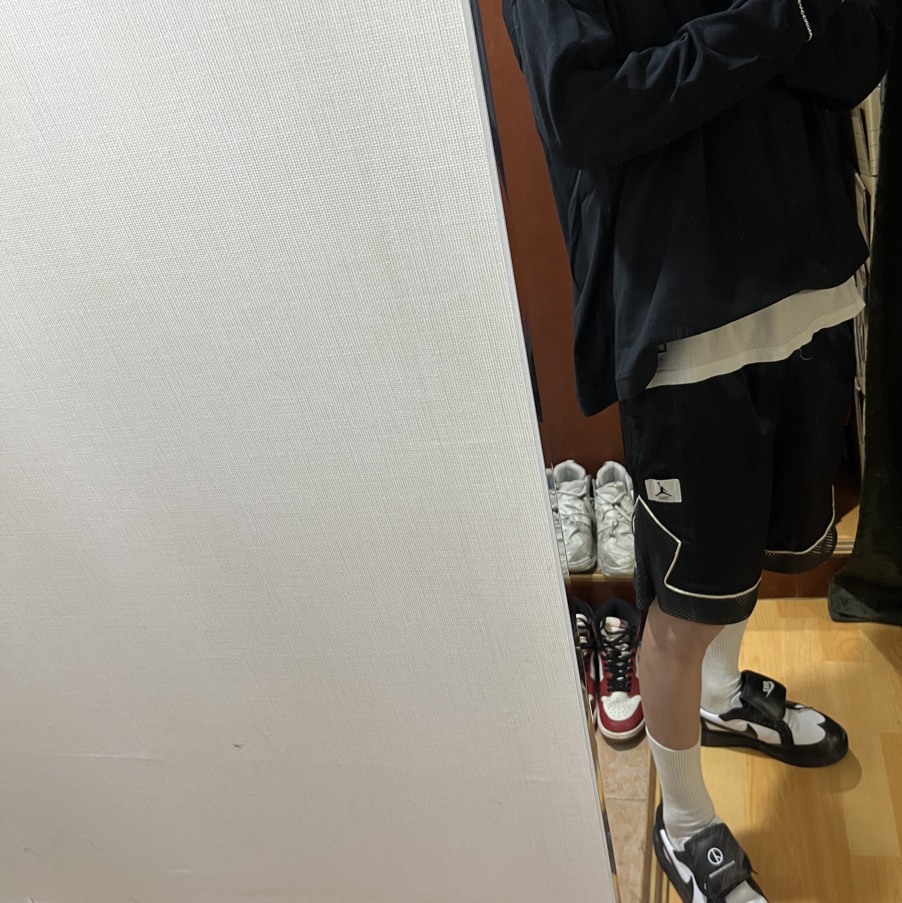 나이키 x 피스마이너스원 퀀도1 블랙 앤 화이트, 나이키 x 피스마이너스원 롱슬리브 티셔츠 블랙 (DR0098-010) 착용 스타일 - 2