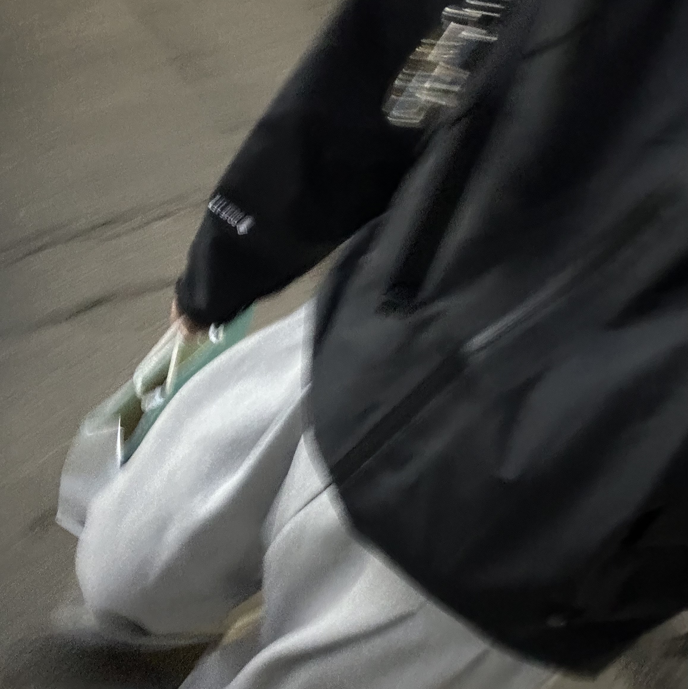 Adidas Yeezy Foam RNNR Onyx 착용 스타일
