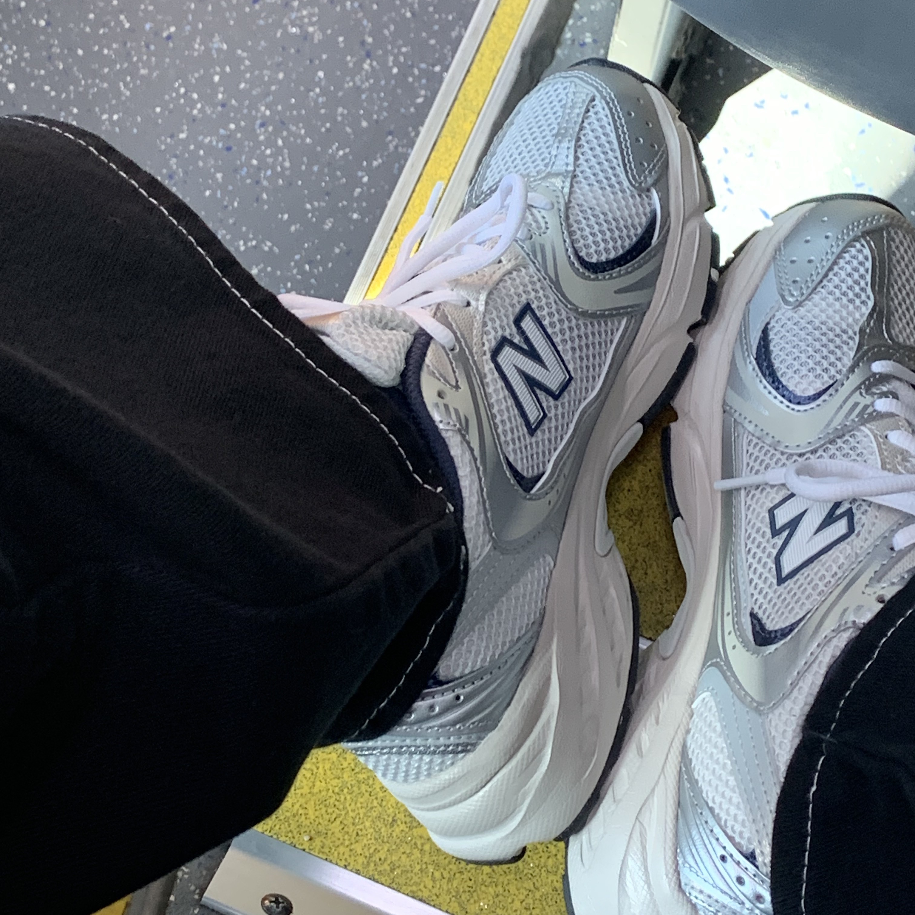 New Balance 530 Steel Grey 착용 스타일