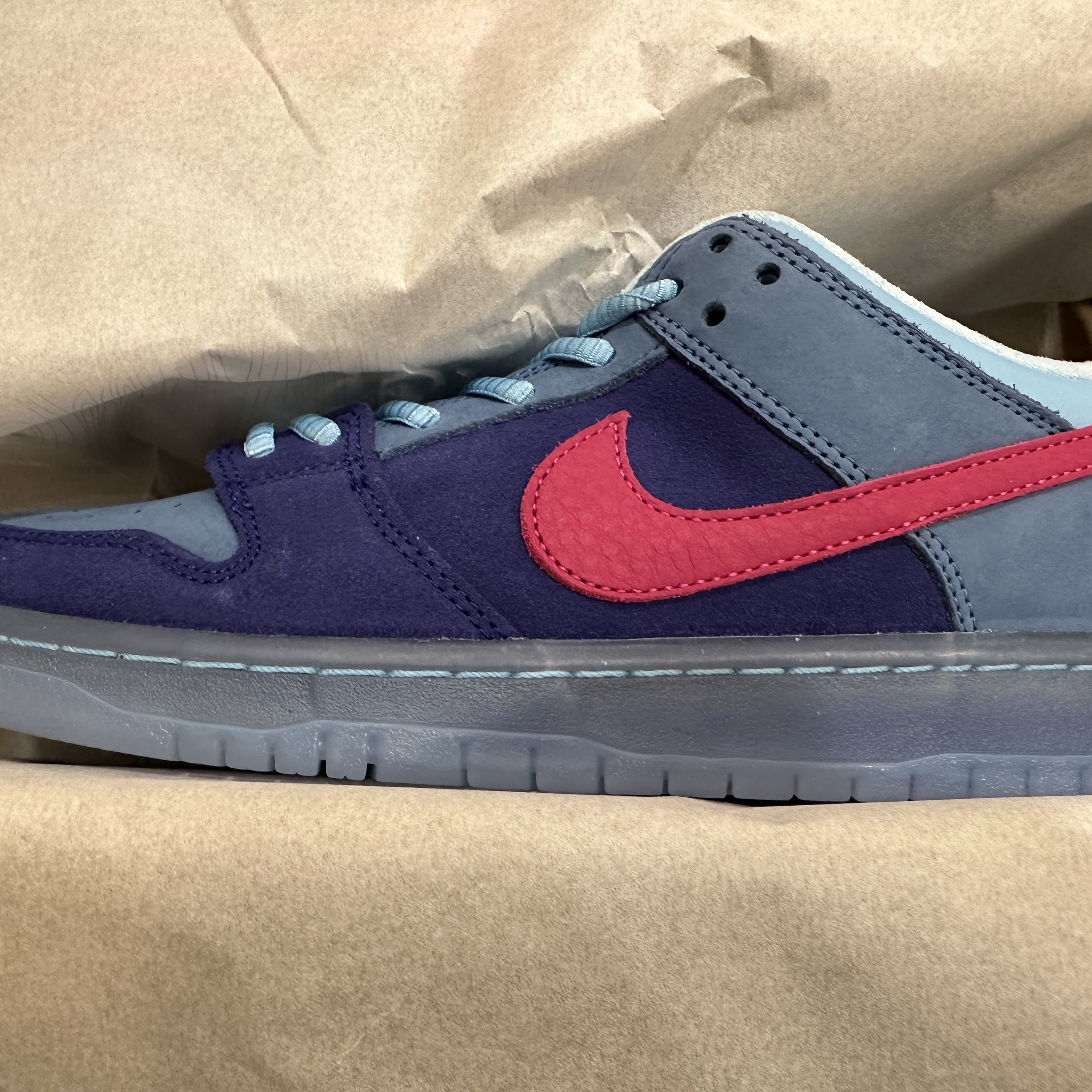 Nike x Run The Jewels SB Dunk Low Deep Royal Blue and Active Pink 착용 스타일