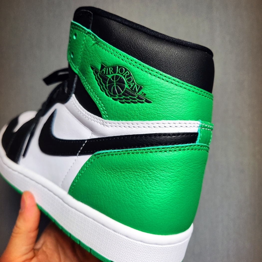 Jordan 1 Retro High OG Black and Lucky Green 착용 스타일 - 4