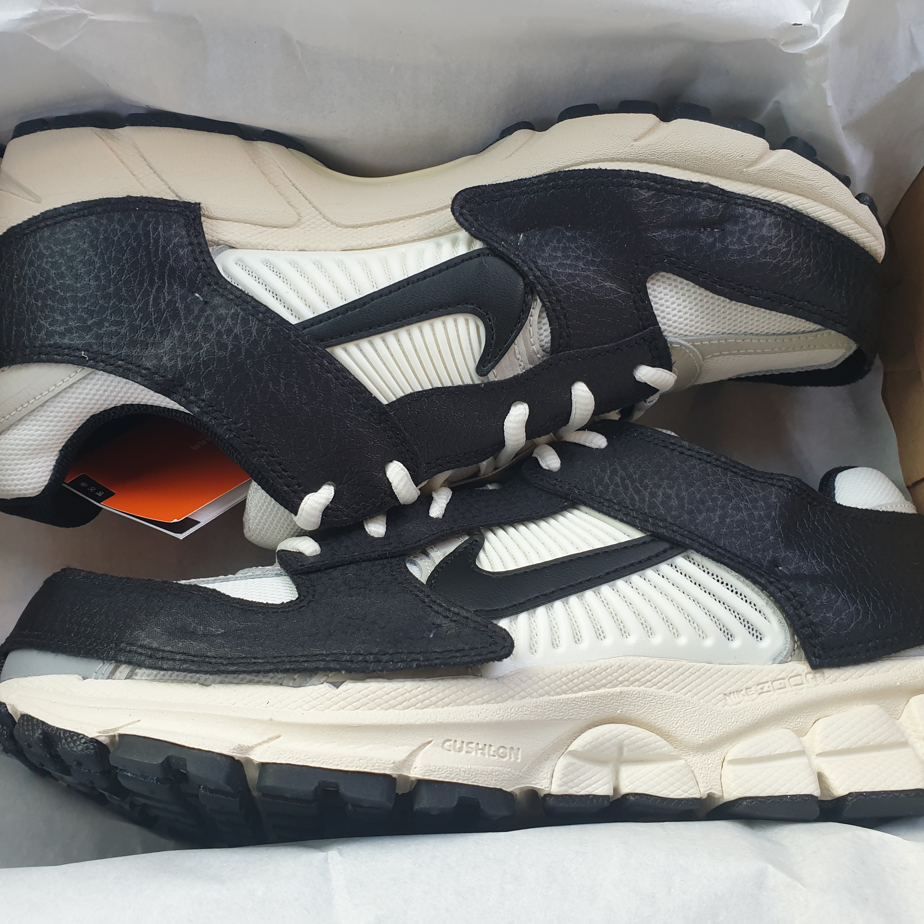 (W) Nike Zoom Vomero 5 Wolf Grey and Black 착용 스타일