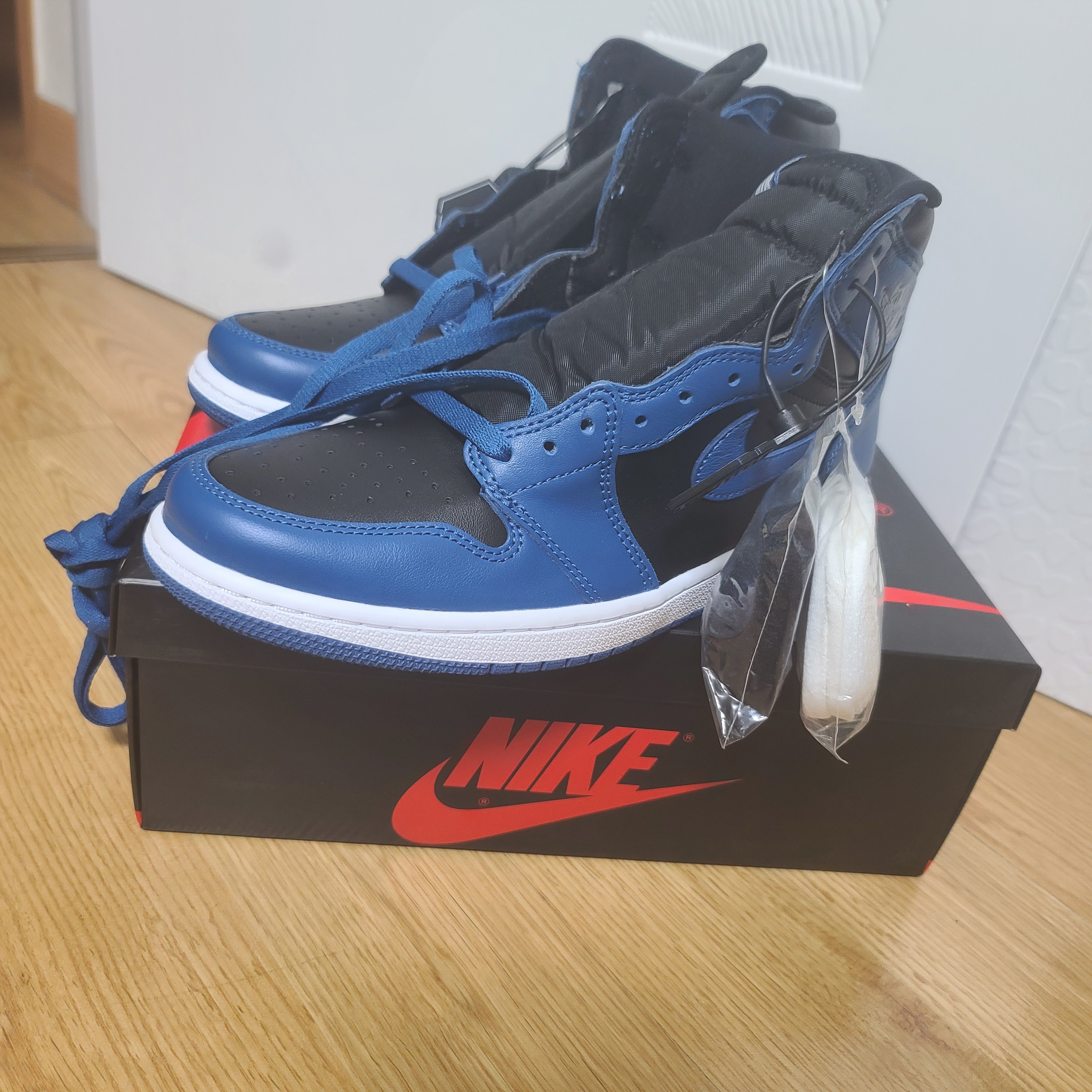 Jordan 1 Retro High OG Dark Marina Blue 착용 스타일