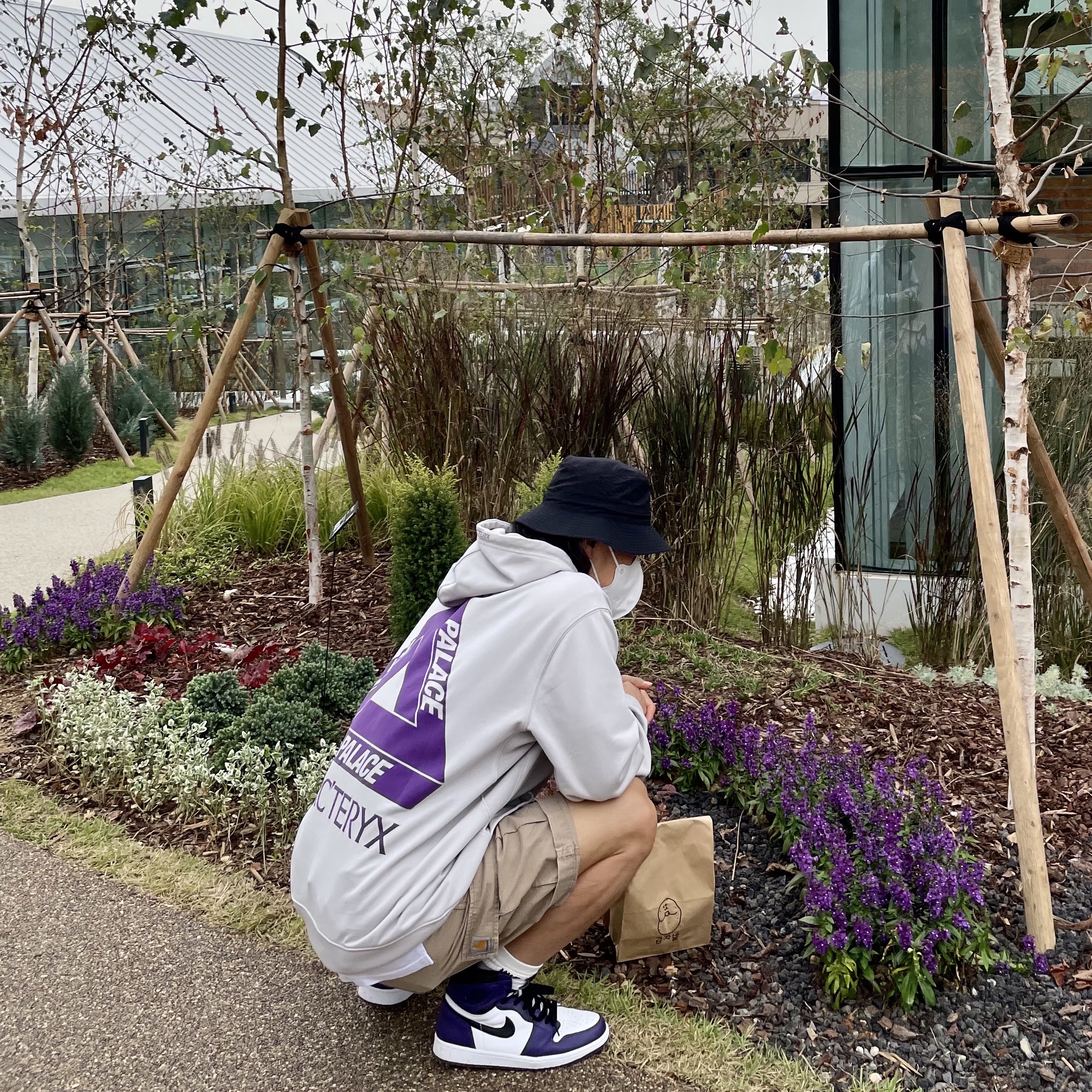 Palace x Arc'teryx Hood Grey - 20FW, Jordan 1 Retro High OG Court Purple 2020 착용 스타일