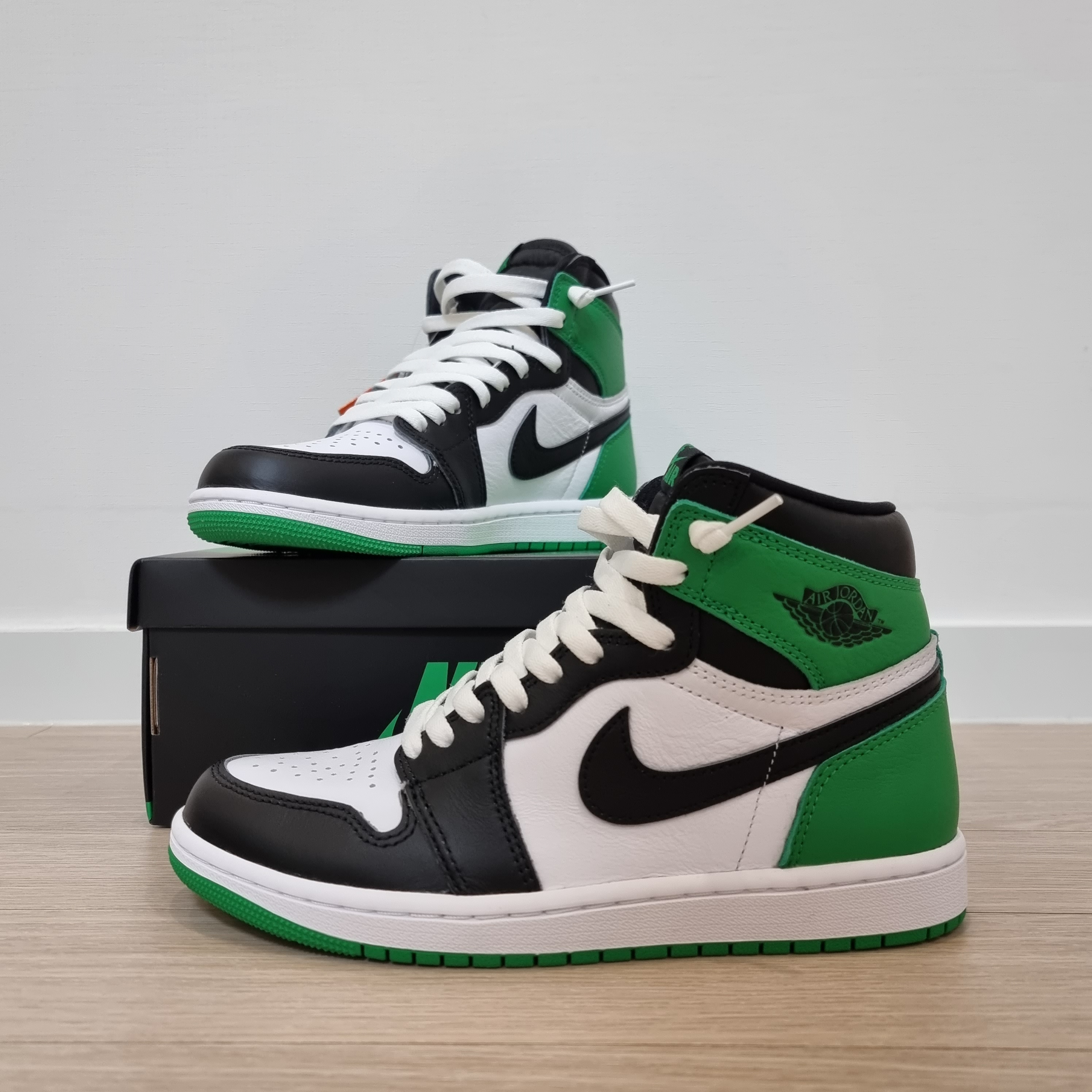 Jordan 1 Retro High OG Black and Lucky Green 착용 스타일