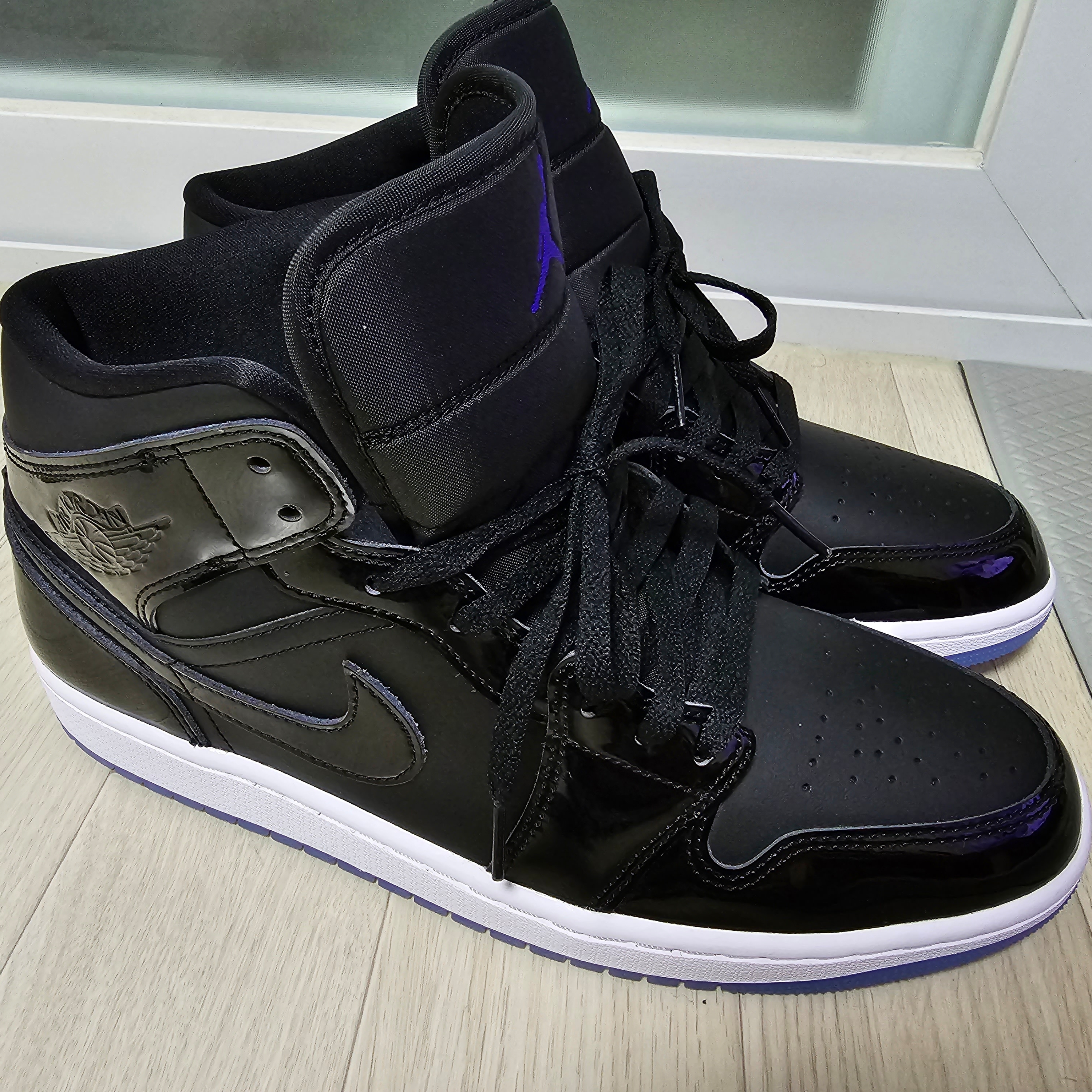 Jordan 1 Mid SE Black Dark Concord 착용 스타일