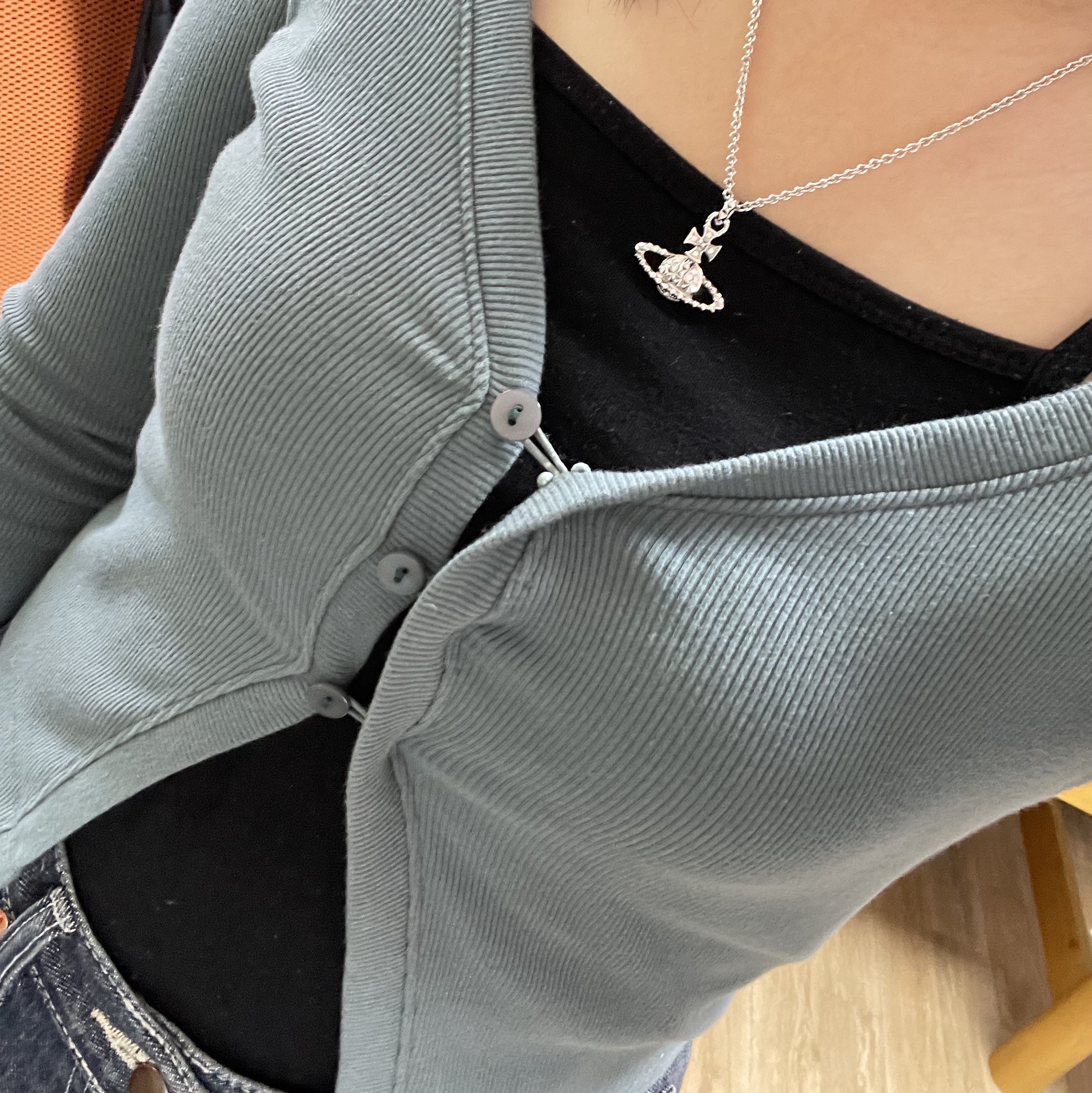 Vivienne Westwood Mayfair Bas Relief Pendant Silver 착용 스타일