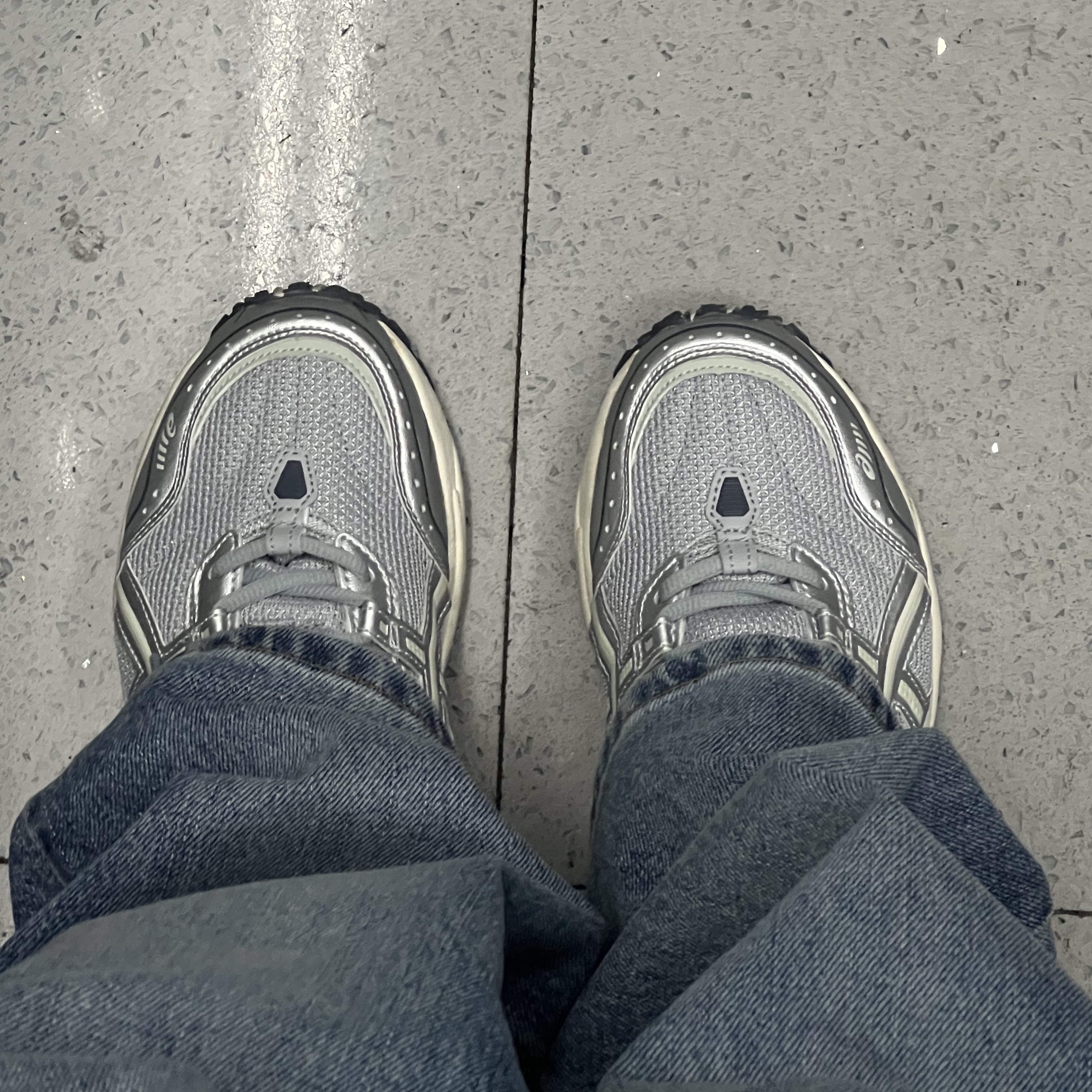 Asics Gel-1090 Piedmont Grey 착용 스타일