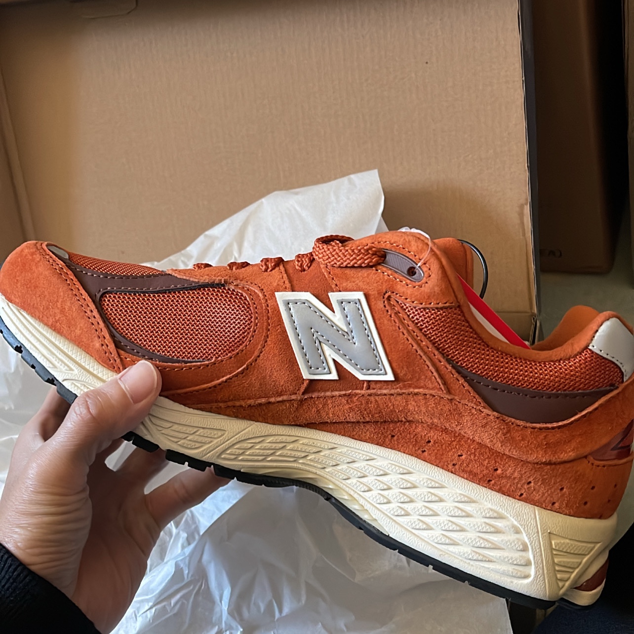 New Balance 2002R Rust Oxide 착용 스타일