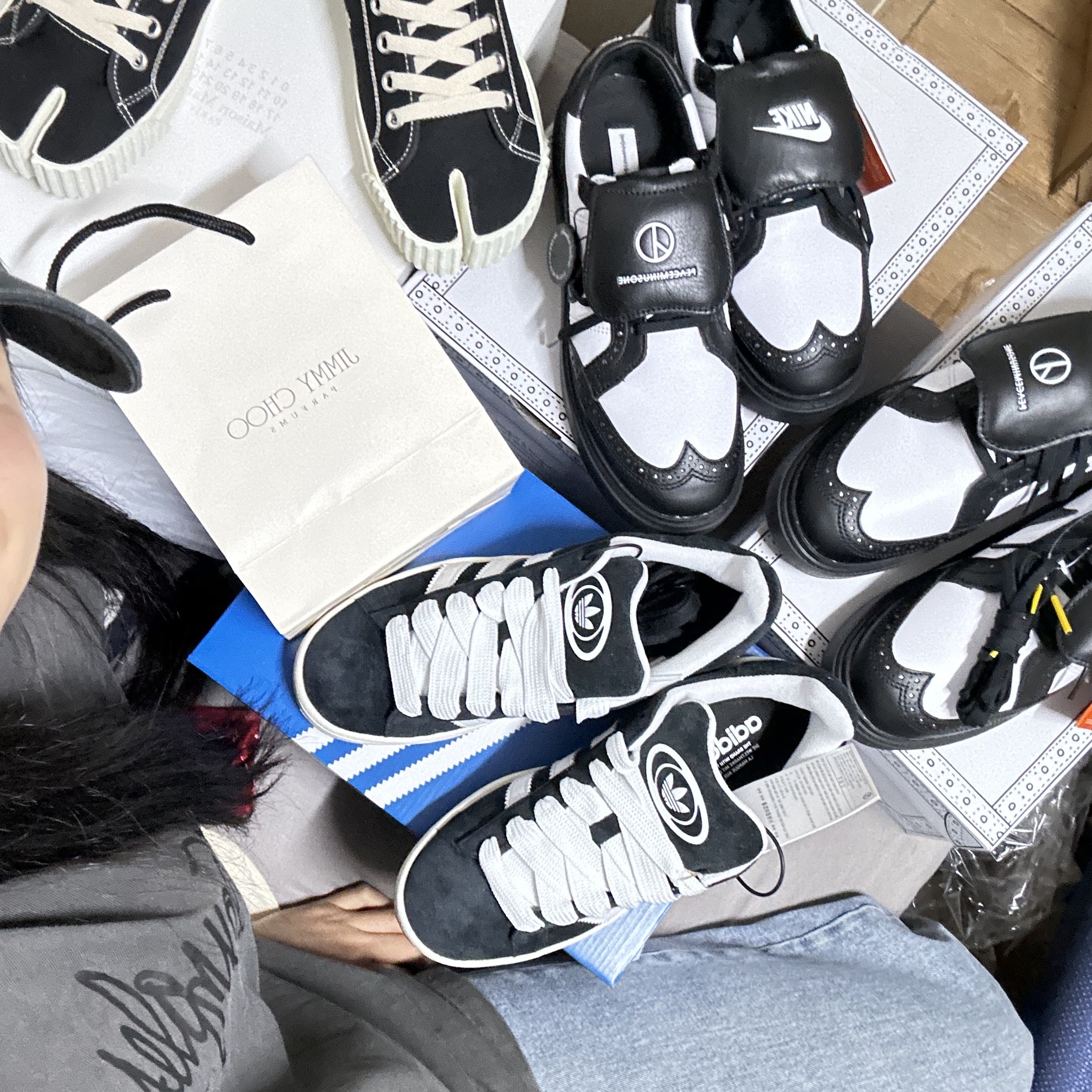 Adidas Campus 00s Core Black Cloud White, Nike x Peaceminusone Kwondo1 Black and White 착용 스타일