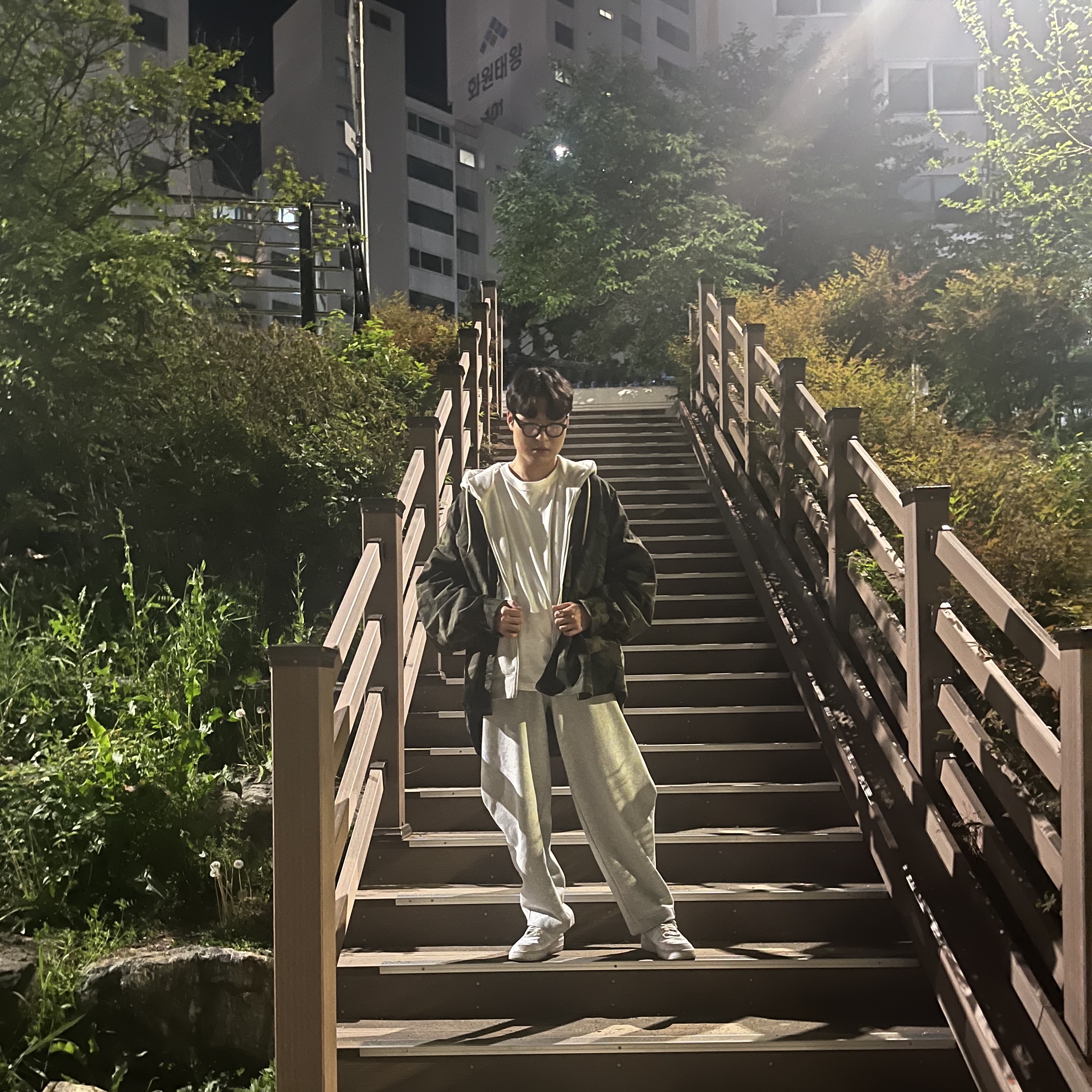 Undermycar Niop Camouflage Over Fit Shirt Iguana - 23SS, Nike Air Force 1 '07 Low White 착용 스타일
