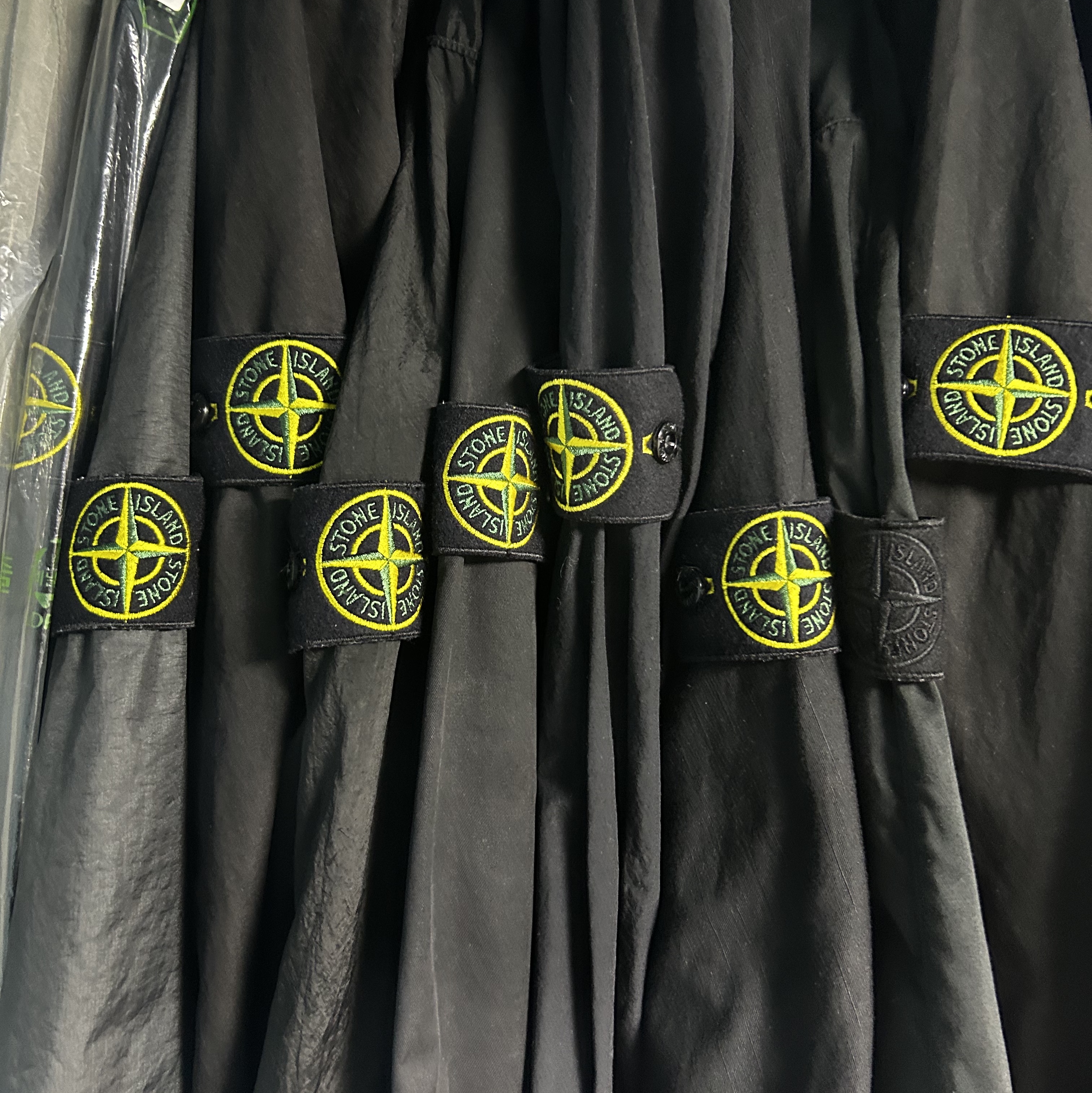 Stone Island 11710 Garment Dyed Stretch Cotton Gabardine Overshirt Black - 22FW 착용 스타일