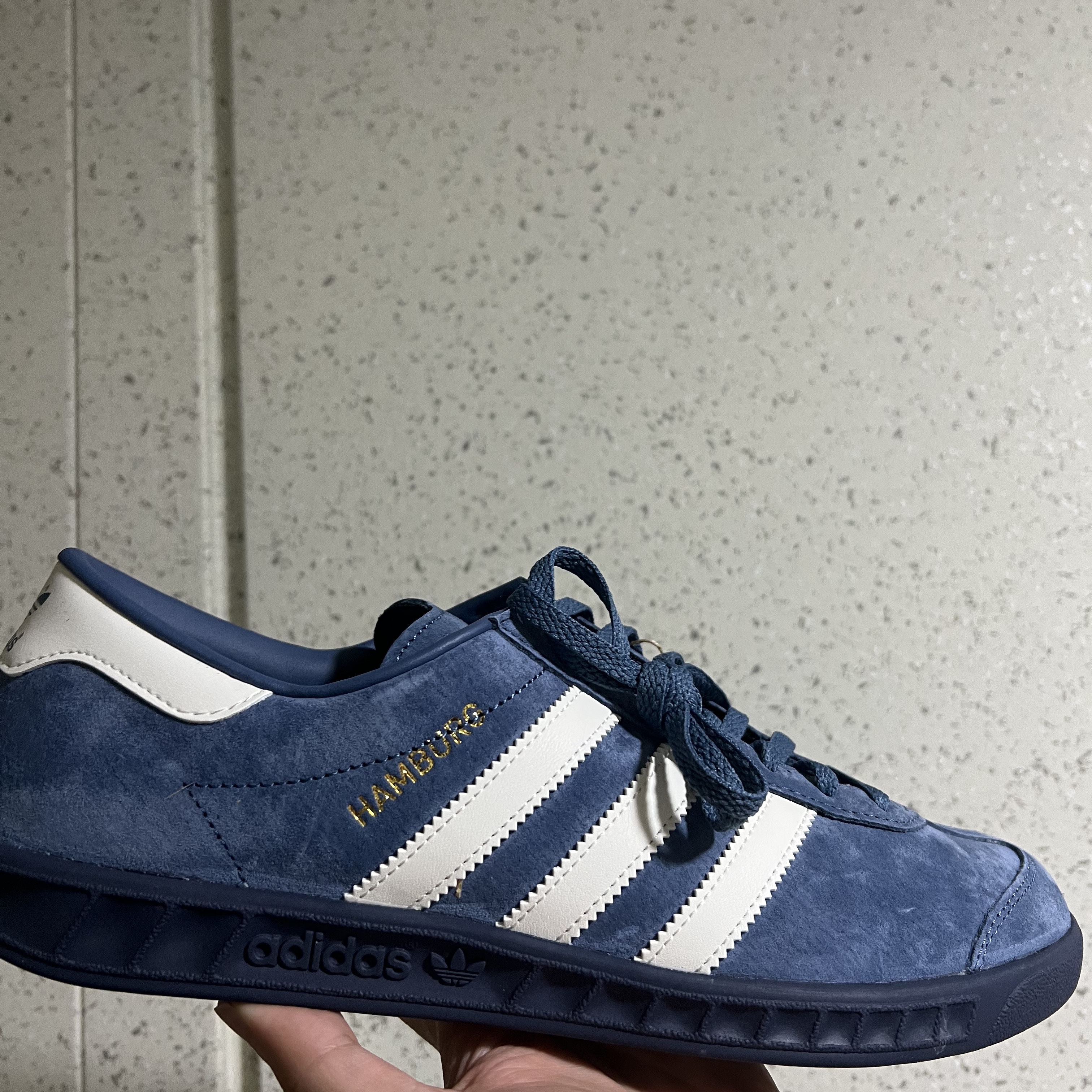 Adidas City Series Hamburg Wonder Steel Off White 착용 스타일 - 1