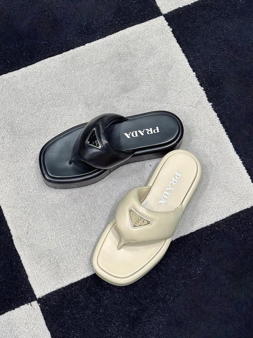 (W) Prada Soft Padded Nappa Leather Sabots Black 착용 스타일