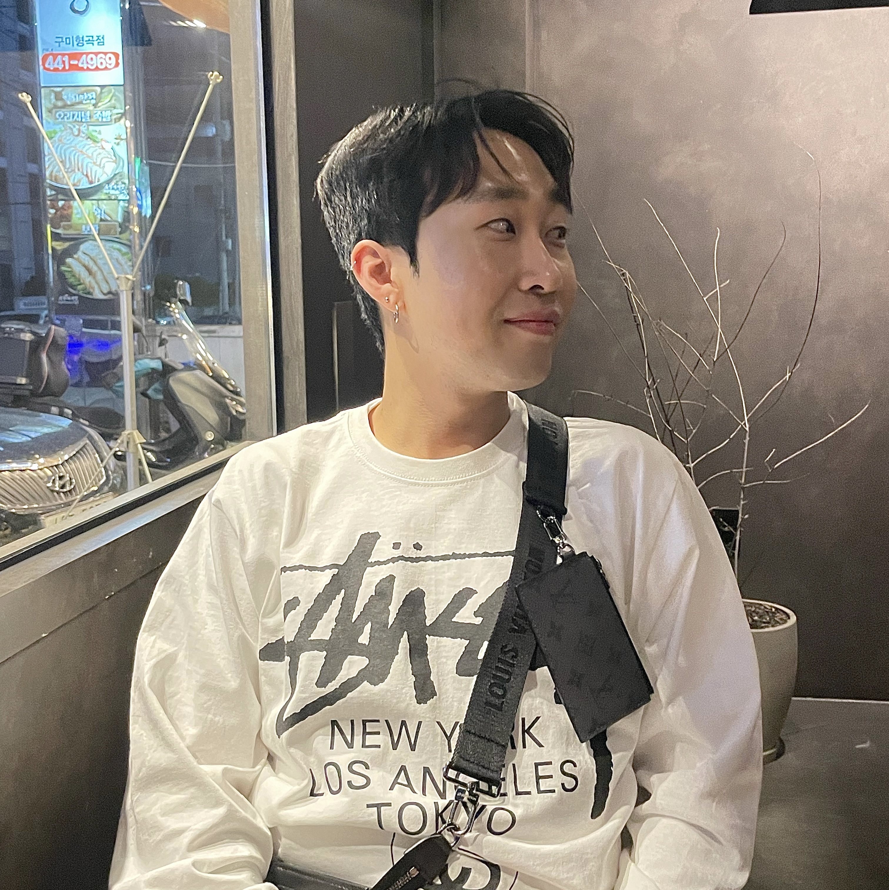 Stussy World Tour LS T-Shirt White 착용 스타일