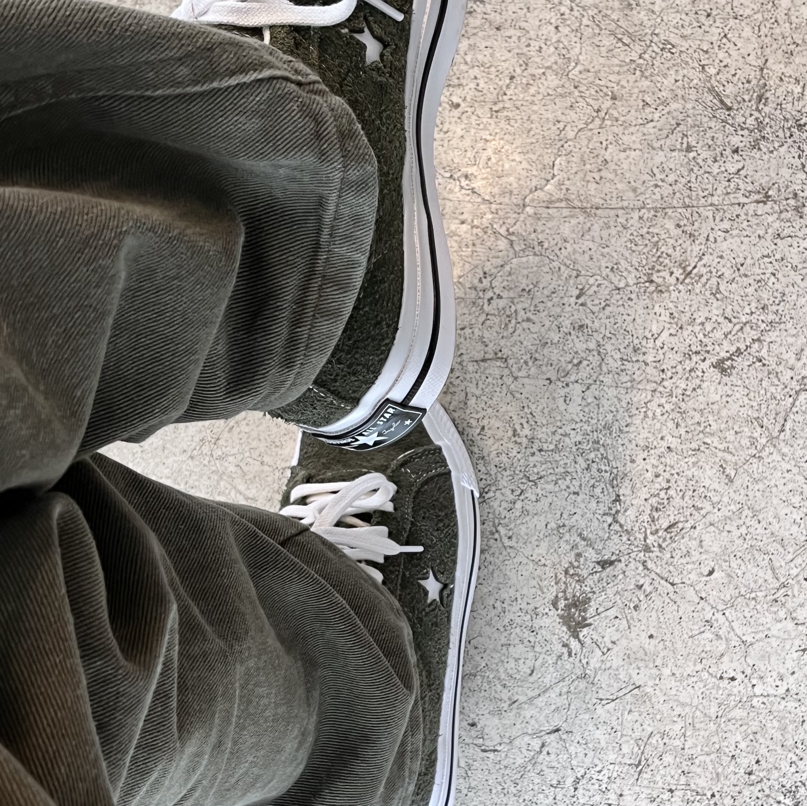 Converse One Star Ox Cargo Khaki 착용 스타일