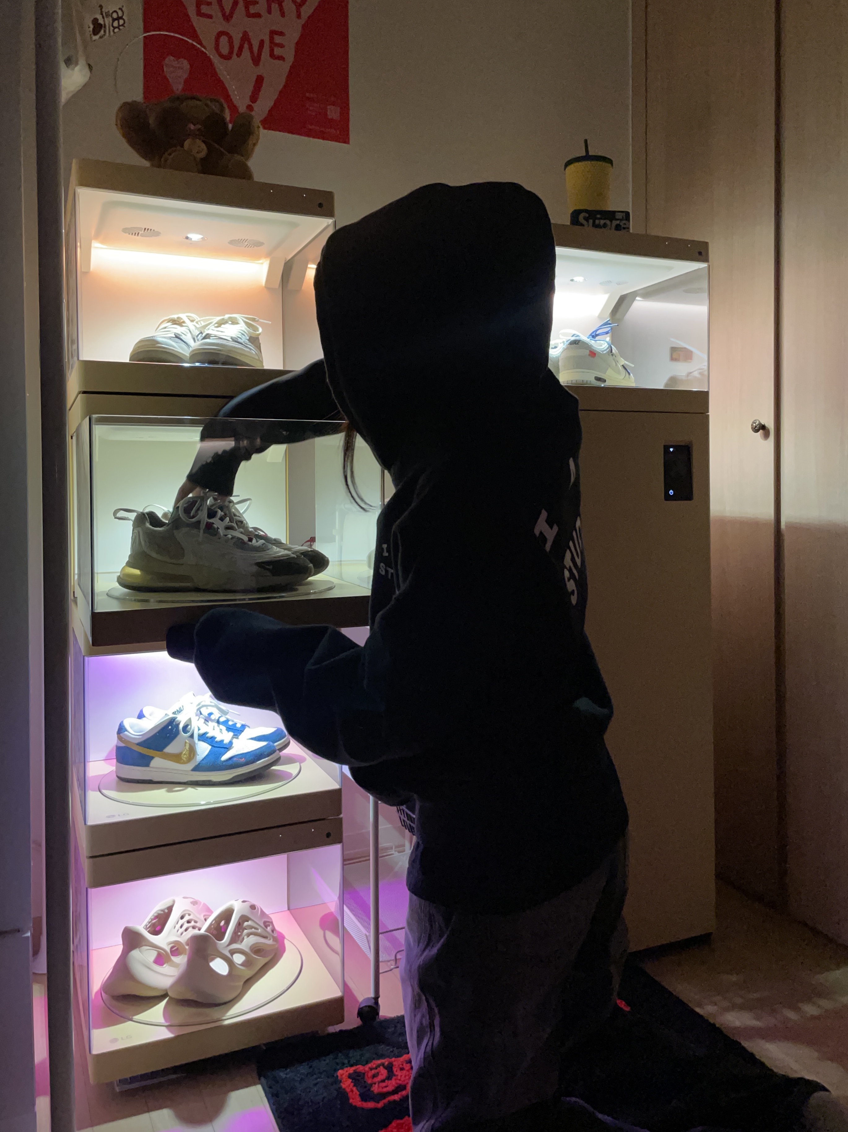 IAB Studio Hoodie Black White, Adidas Yeezy Foam RNNR Ochre 착용 스타일 - 1