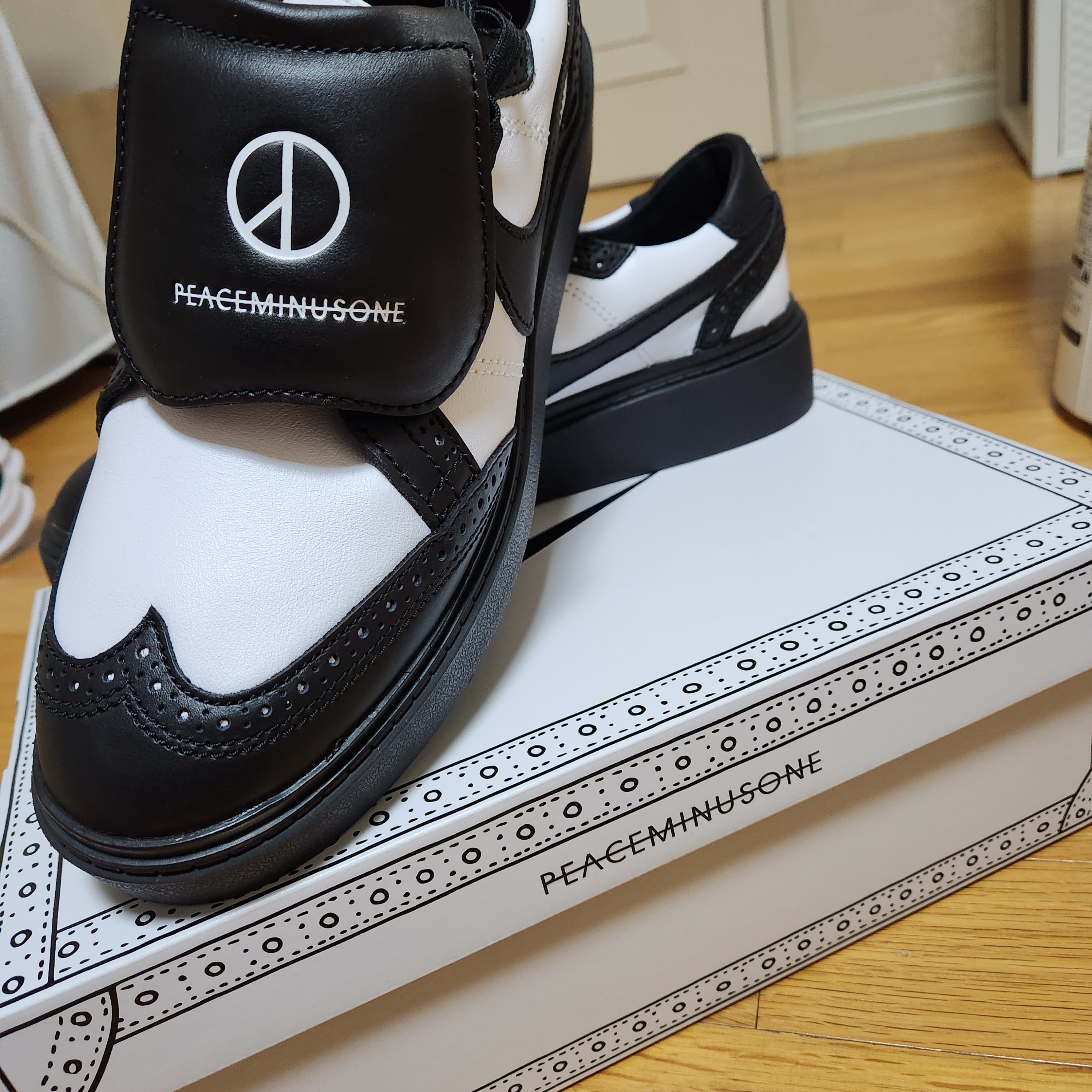 Nike x Peaceminusone Kwondo1 Black and White 착용 스타일 - 3