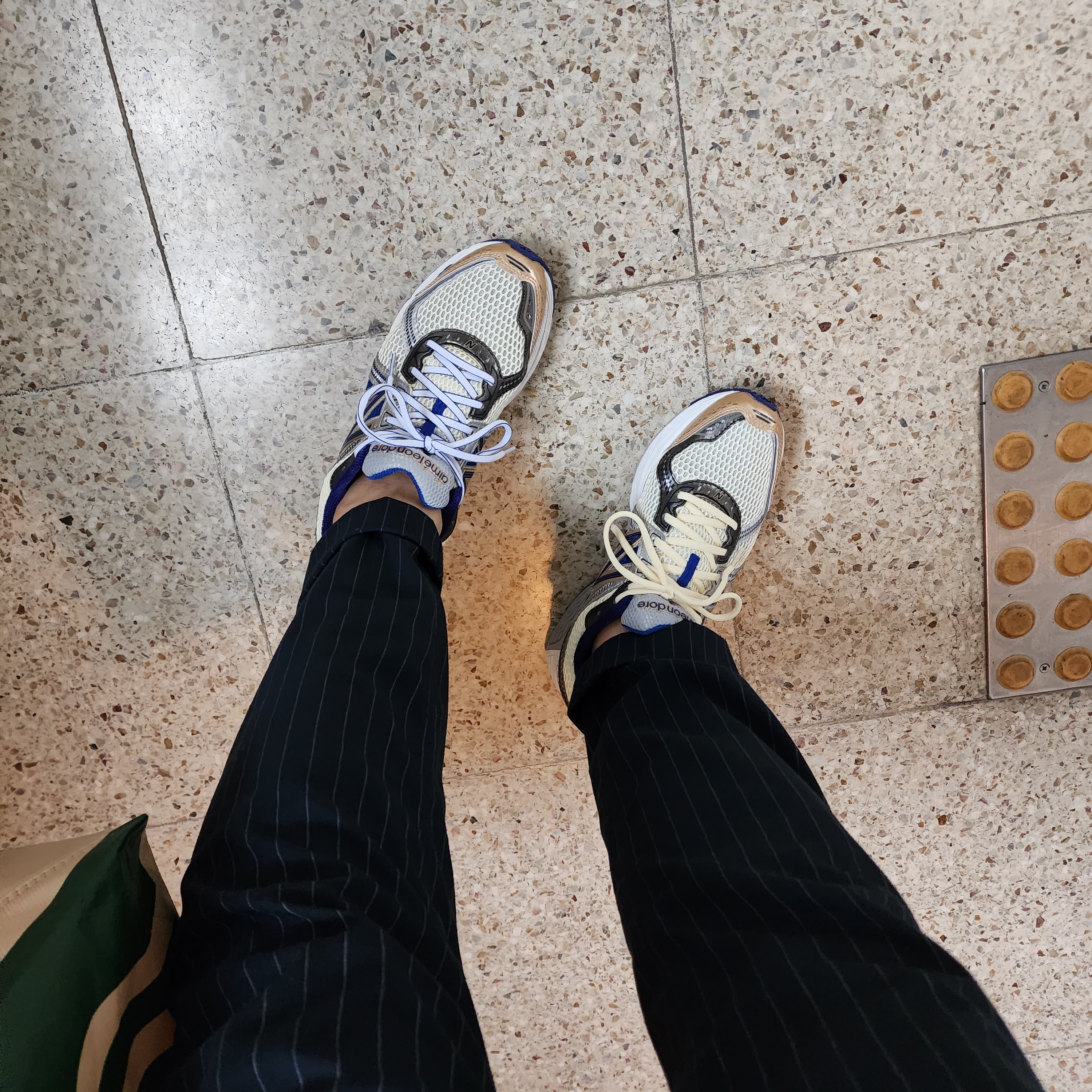 New Balance x Aime Leon Dore 860v2 Blue 착용 스타일 - 3