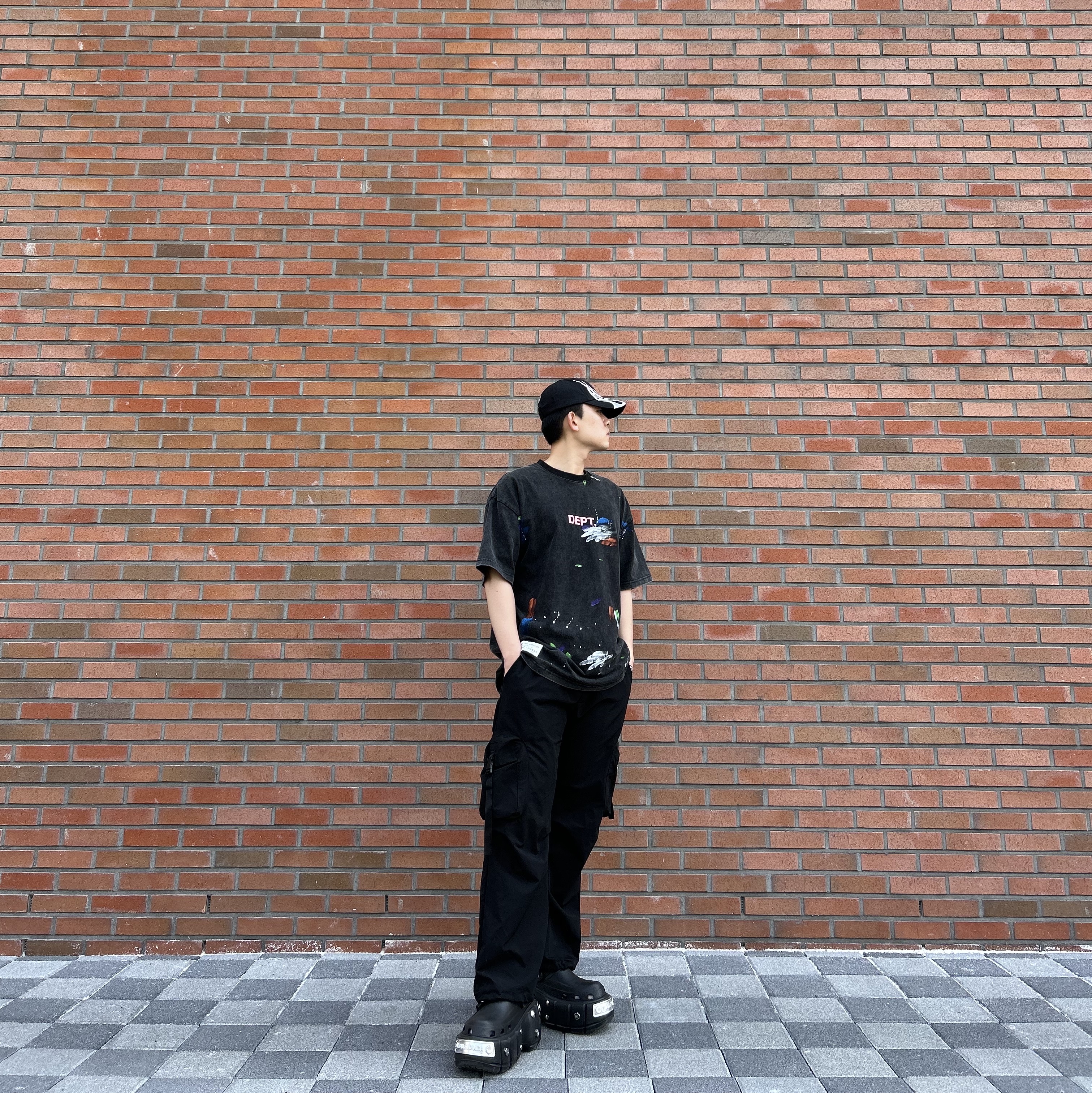 Balenciaga x Crocs Hardcrocs Slide Black, Yeezy Gap Engineered By Balenciaga Flame Cap Black 착용 스타일 - 2
