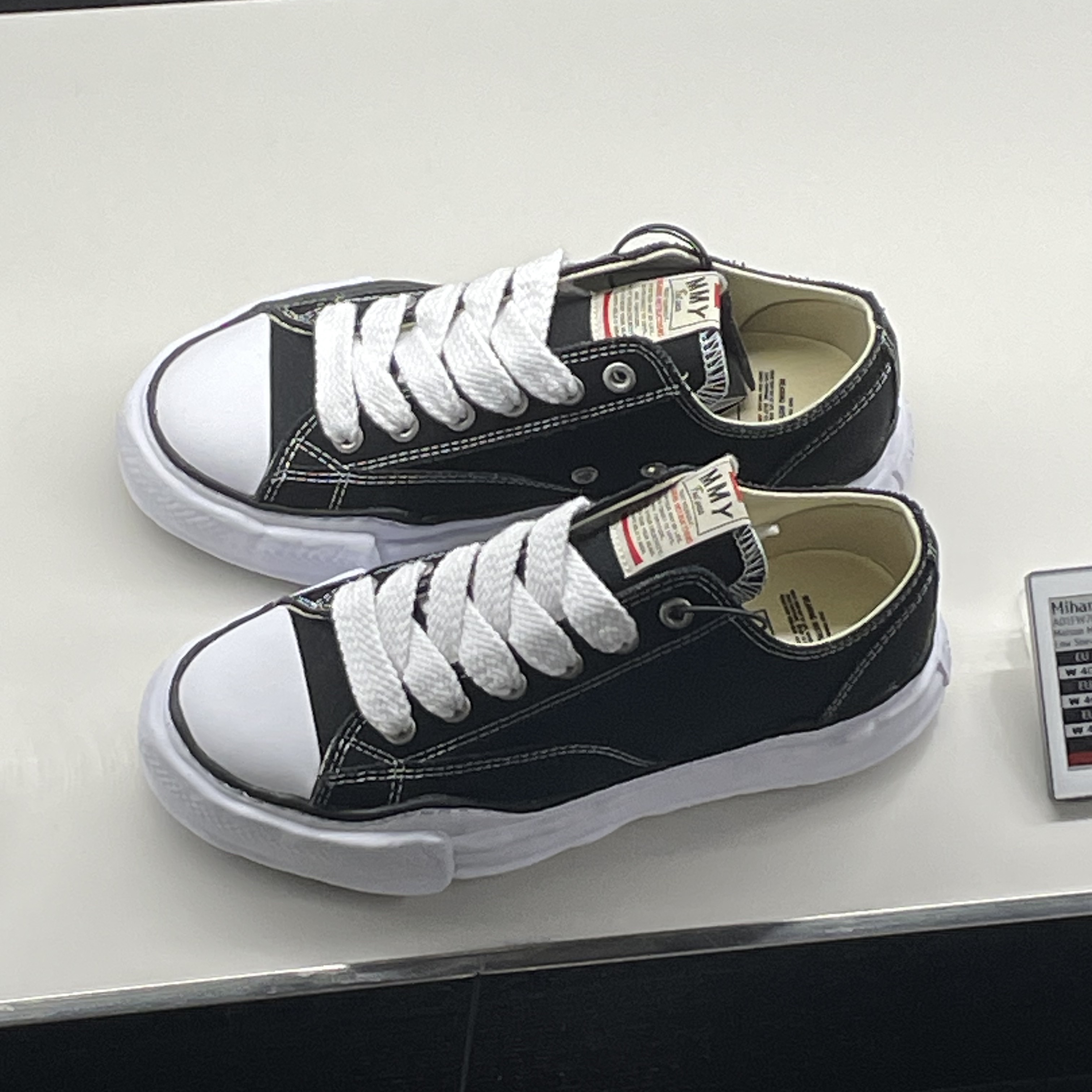 Maison Mihara Yasuhiro Peterson OG Sole Canvas Low Sneakers Black 착용 스타일