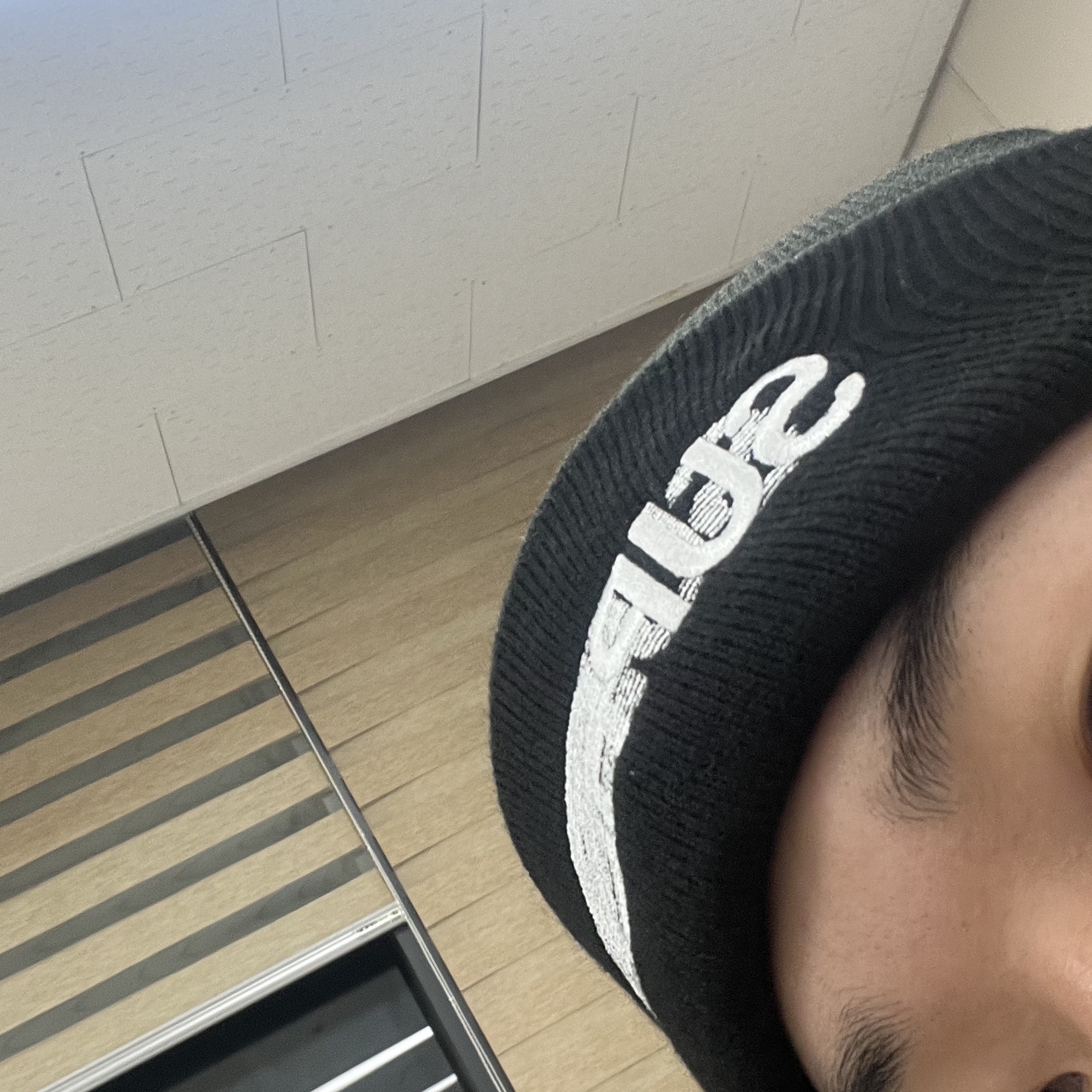 Supreme Motion Logo Beanie Black - 23SS 착용 스타일