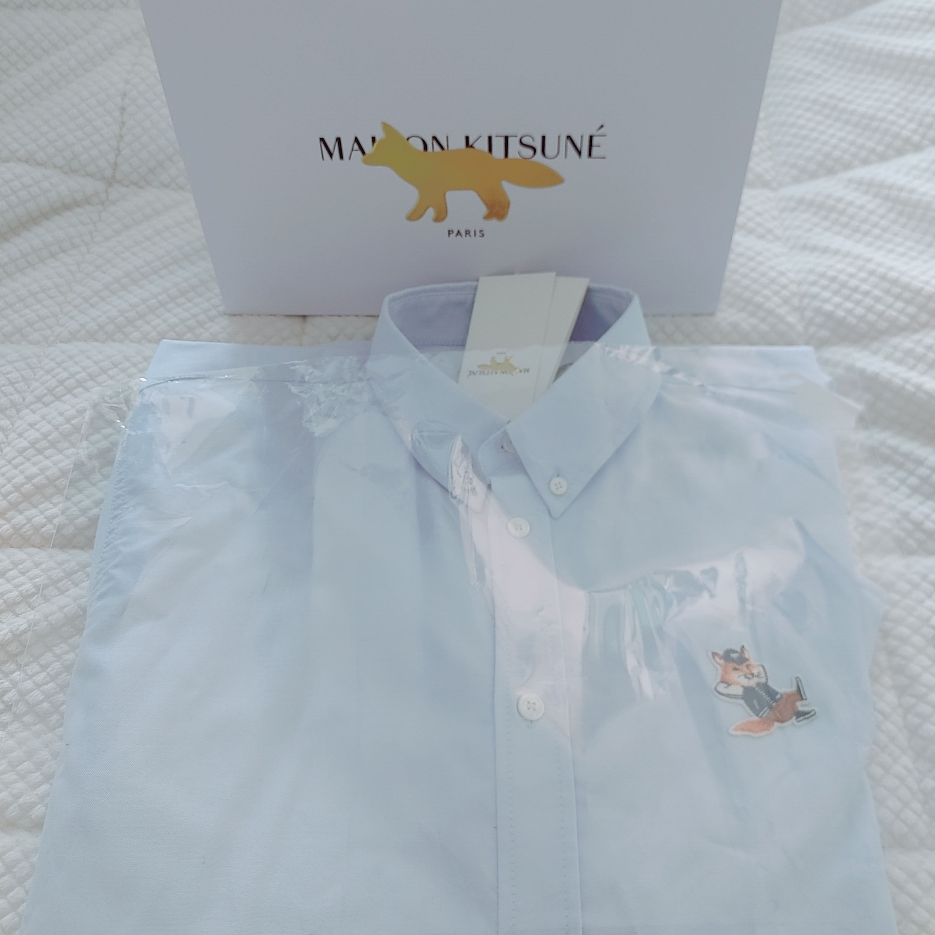 Maison Kitsune Dressed Fox Patch Relaxed Shirt Light Blue 착용 스타일 - 2
