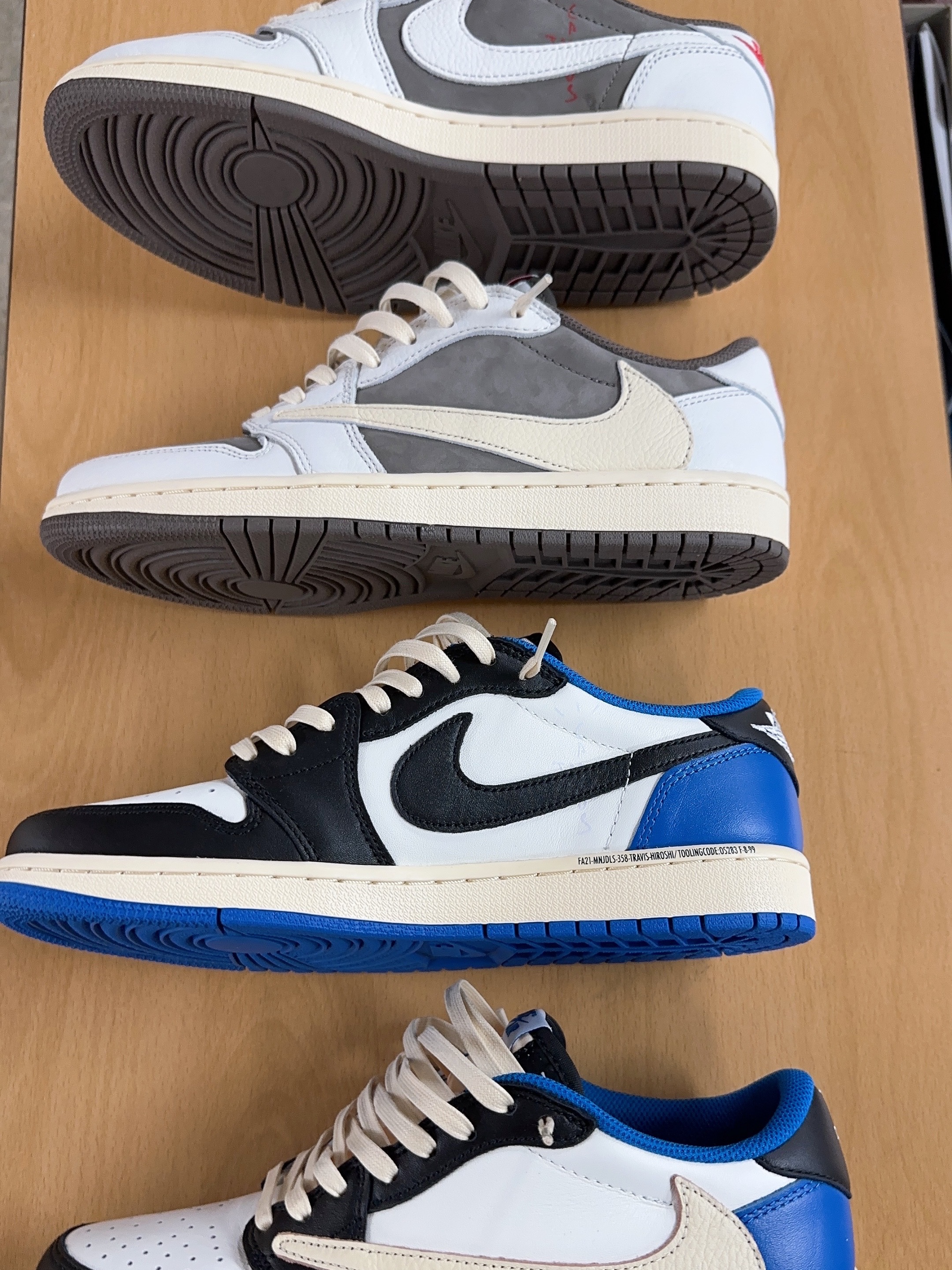 Jordan 1 x Travis Scott Retro Low OG SP Sail and Ridgerock, Jordan 1 x Travis Scott x Fragment Retro Low OG SP Military Blue 착용 스타일 - 1