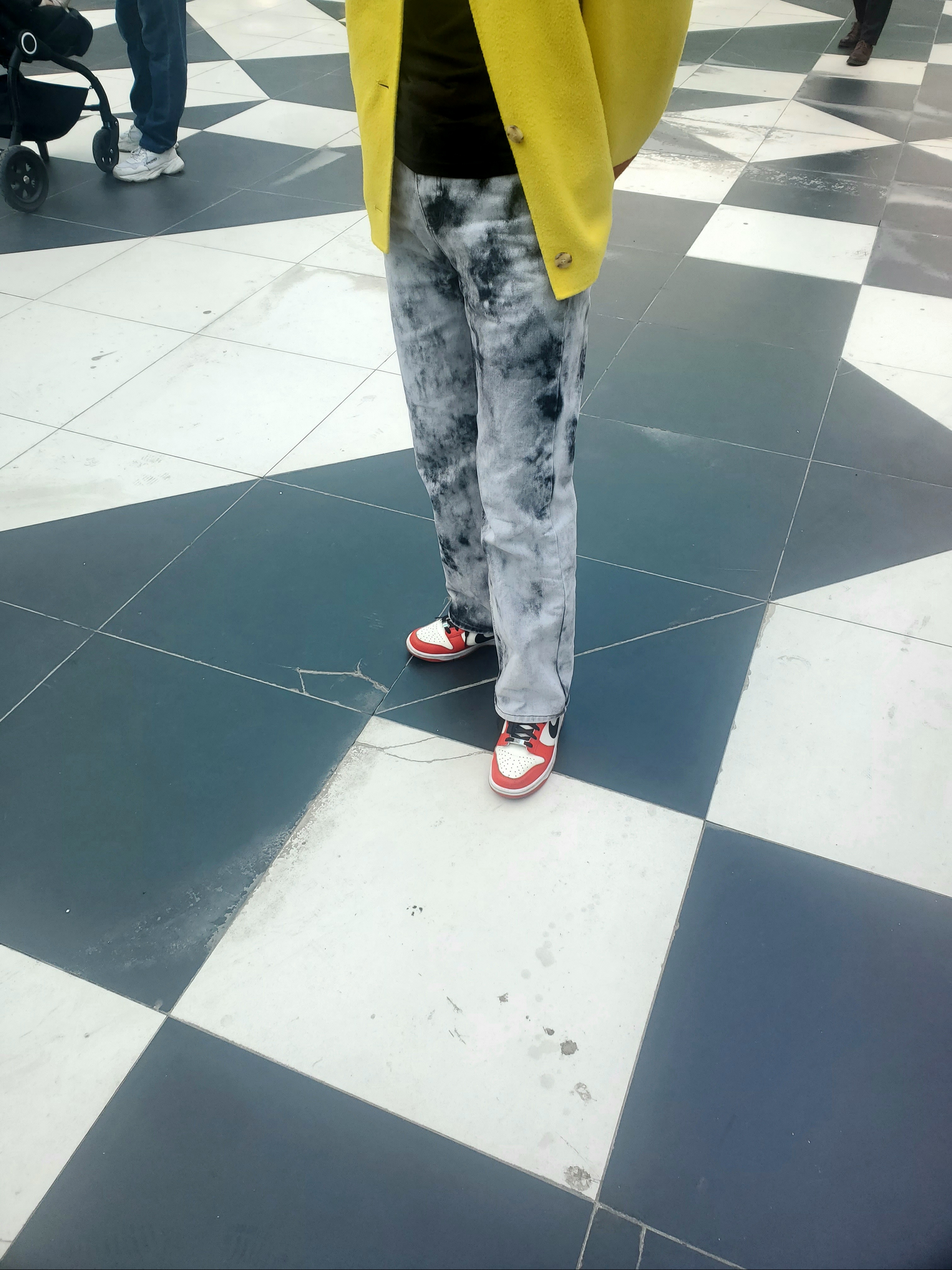 (GS) Nike x NBA Dunk Low Black and Chile Red 착용 스타일