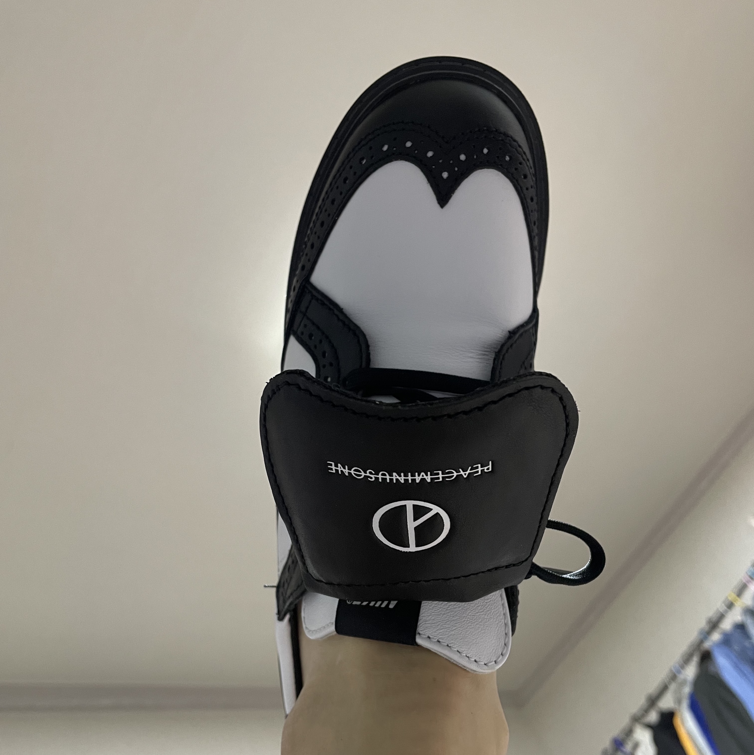 Nike x Peaceminusone Kwondo1 Black and White 착용 스타일 - 2