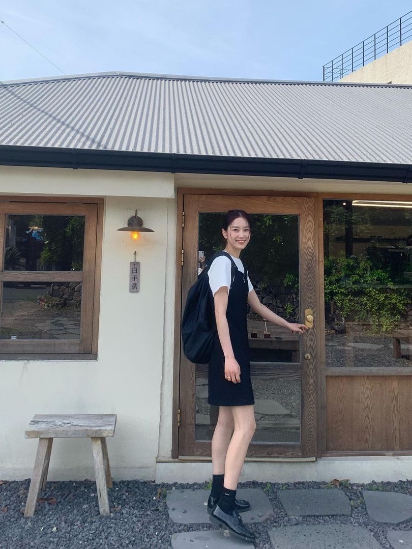 CDG Backpack Black, Prada Brushed Leather Loafers Black 착용 스타일 - 2