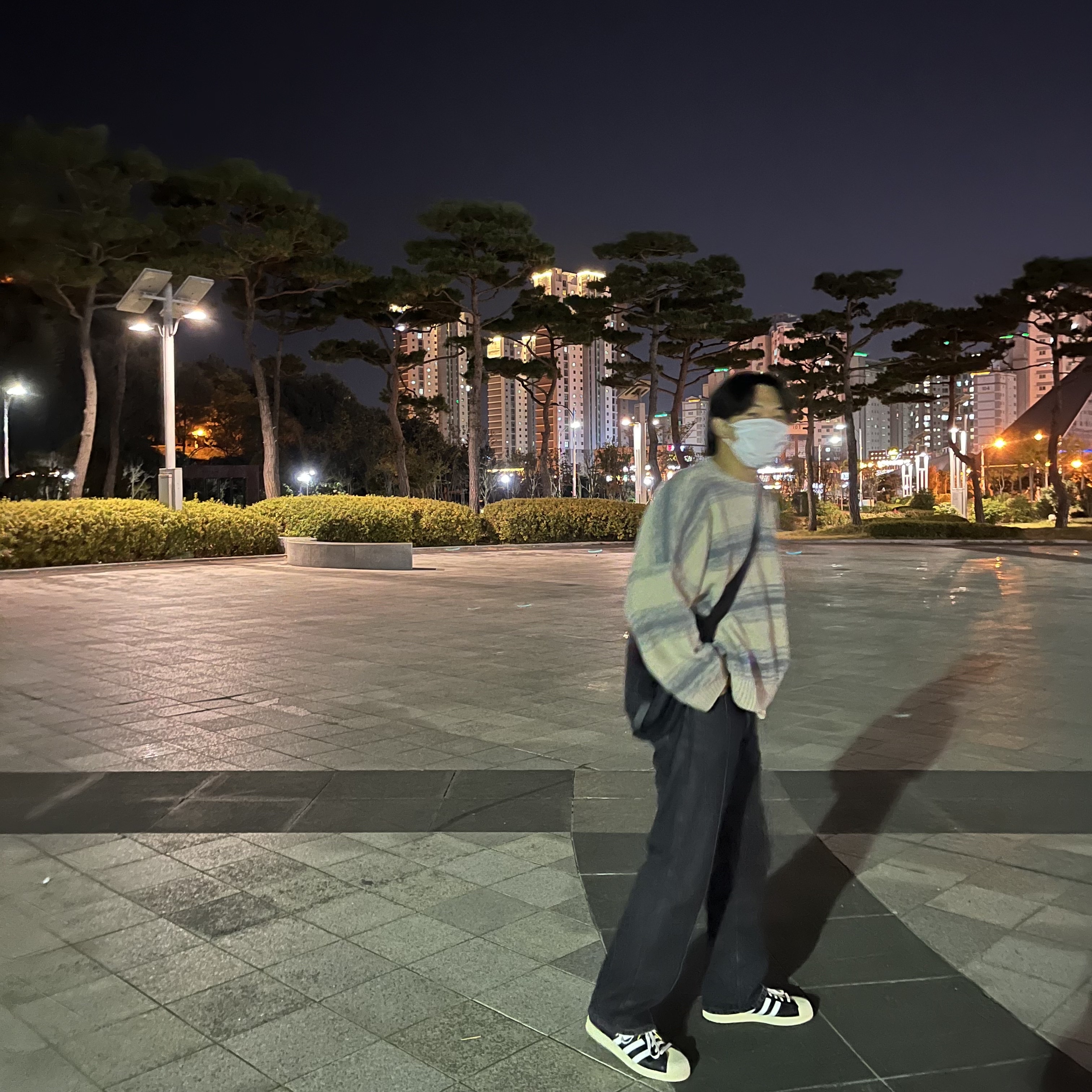 Adidas Superstar Premium Black White 착용 스타일