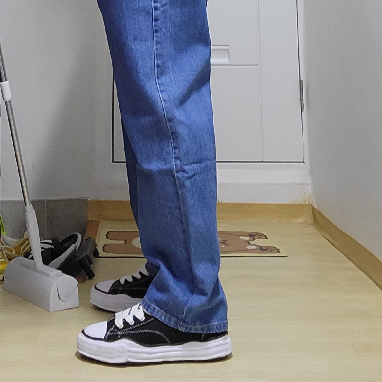 Palace Chain Script Jean Stone Wash - 23SS, Maison Mihara Yasuhiro Peterson OG Sole Canvas Low Sneakers Black 착용 스타일 - 3