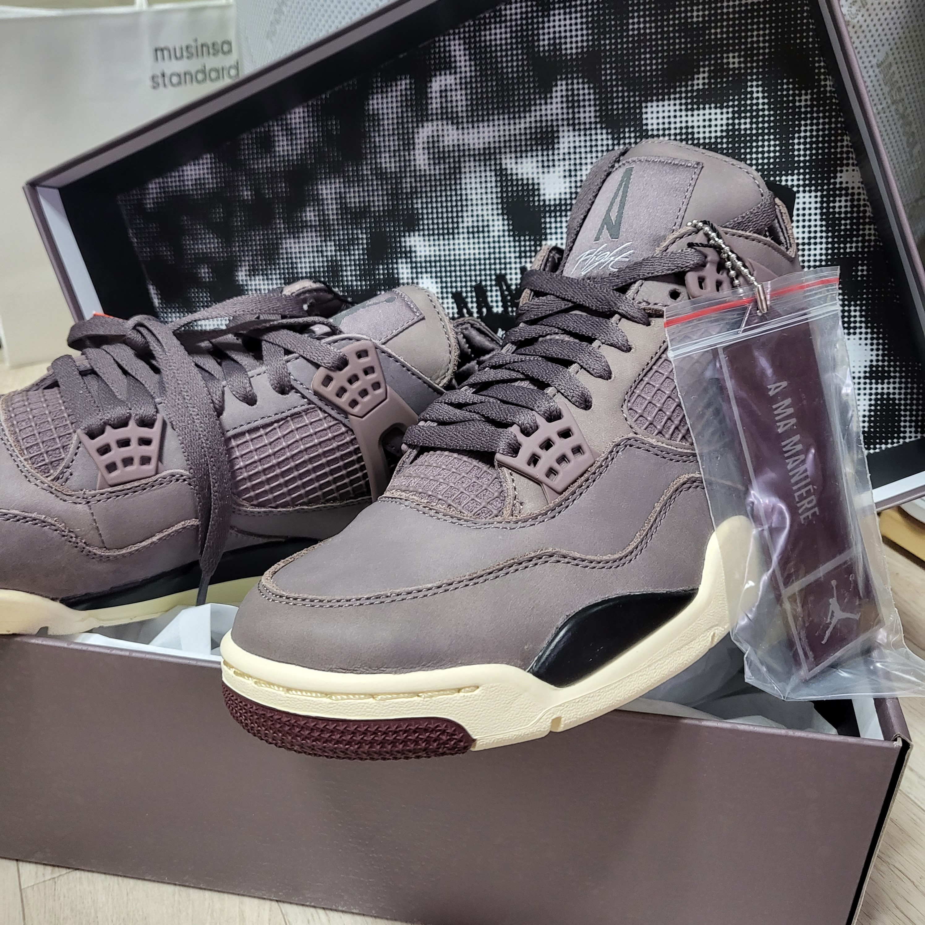Jordan 4 x A Ma Maniere Retro Violet Ore, Jordan 4 x Nike SB Retro SP Pine Green 착용 스타일 - 2