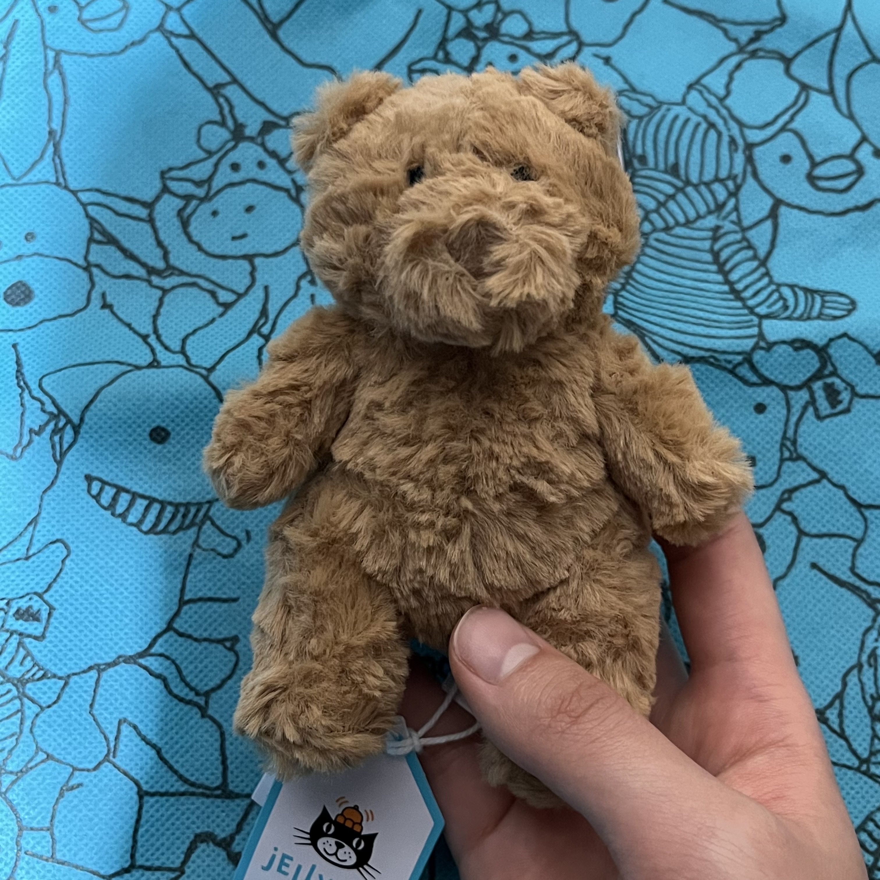 Jellycat Bartholomew Bear Bag Charm Brown 착용 스타일 - 2