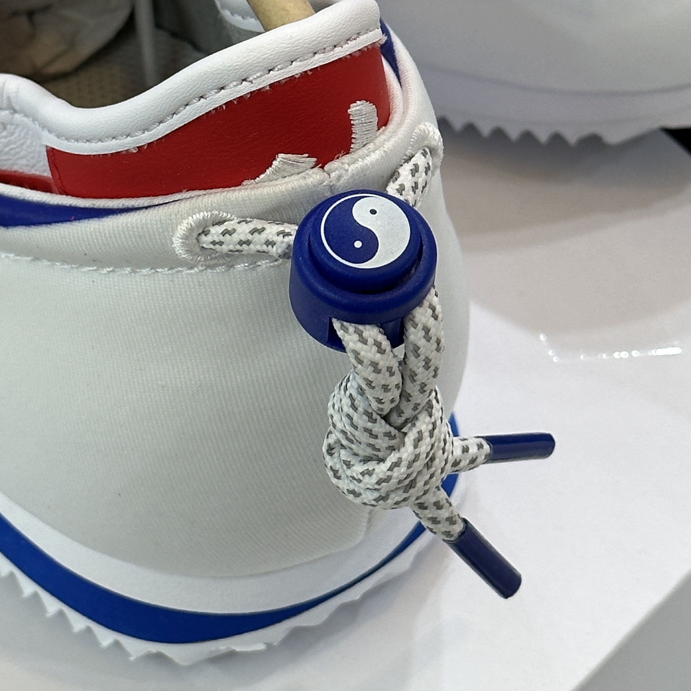 Nike x Clot Cortez SP White and Game Royal 착용 스타일 - 3