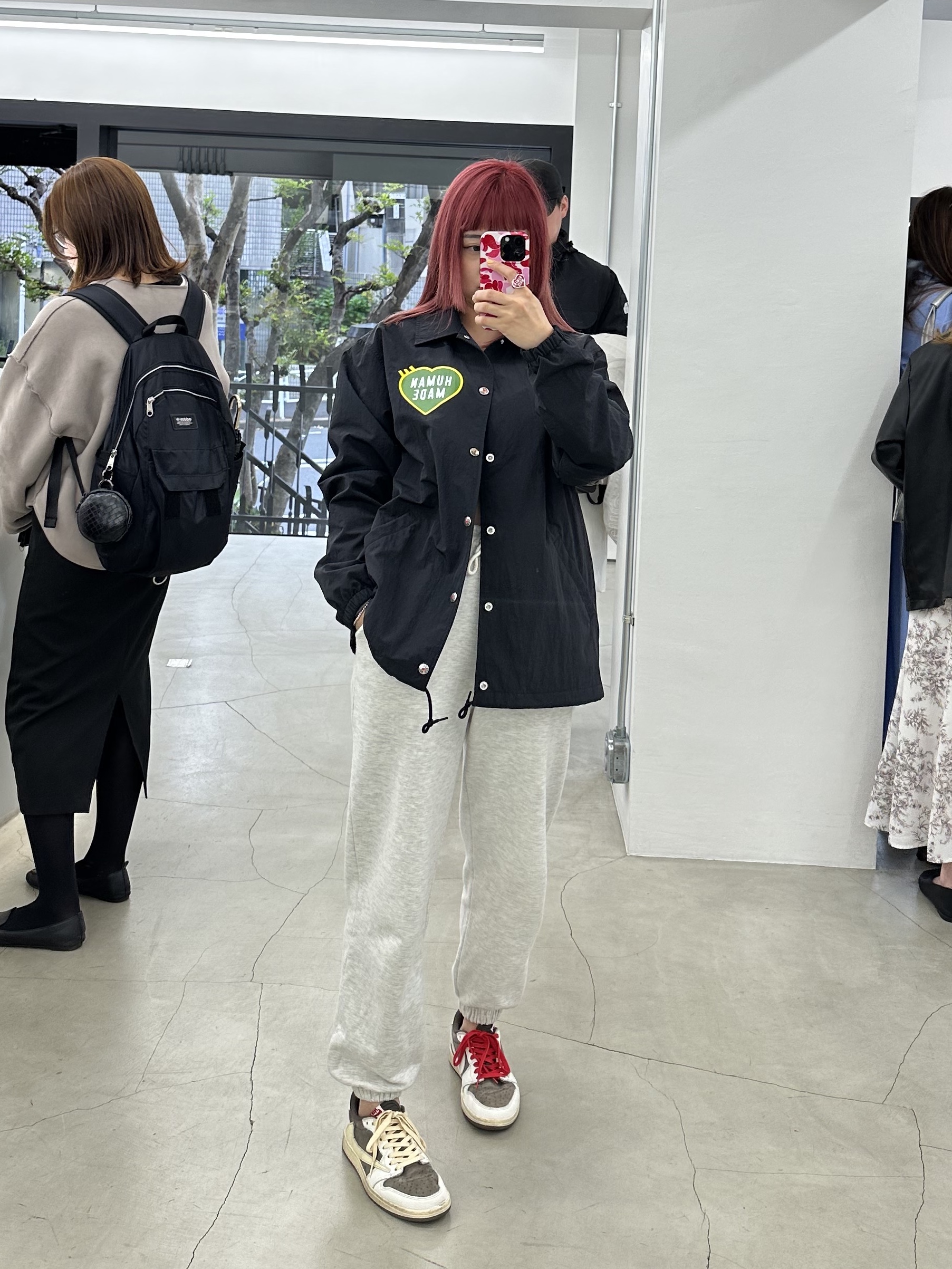 Human Made Coach Jacket Black, Jordan 1 x Travis Scott Retro Low OG SP Sail and Ridgerock 착용 스타일 - 5