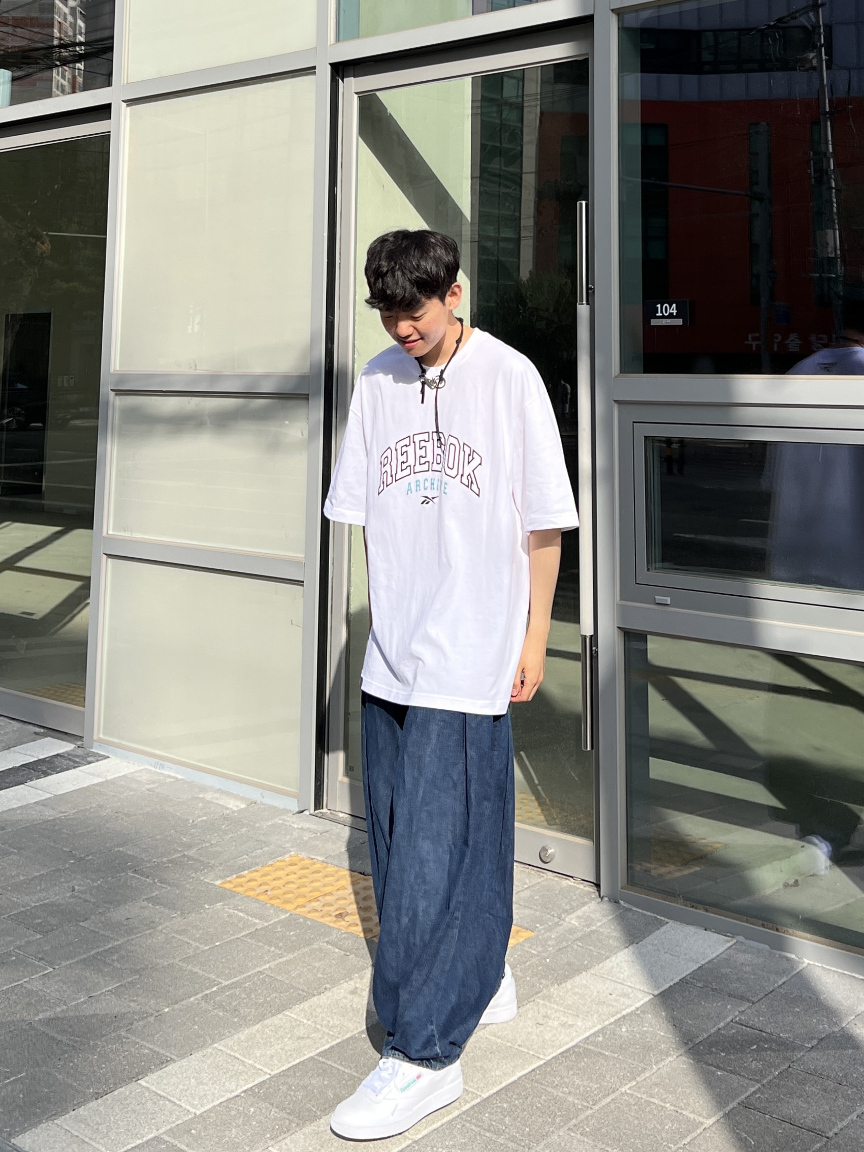 Reebok Club C 85 White Green, Zara x Ader Error Wide Leg Jeans Blue 착용 스타일 - 1