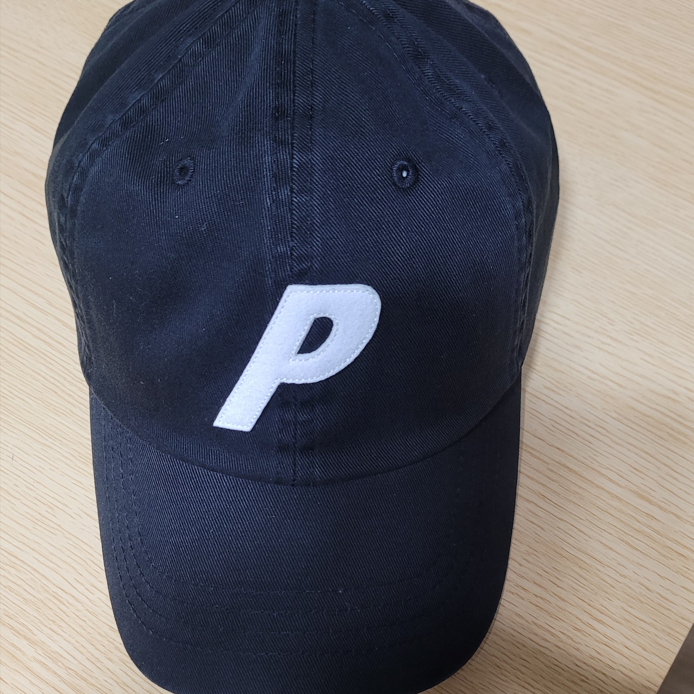Palace P 6-Panel Black - 23SS 착용 스타일