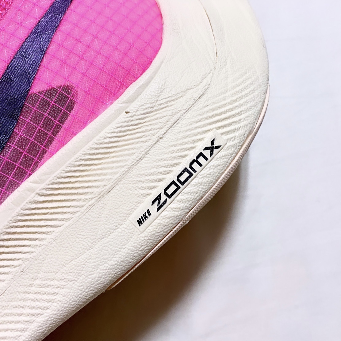 Nike ZoomX Vaporfly Next% Pink Blast 착용 스타일 - 5