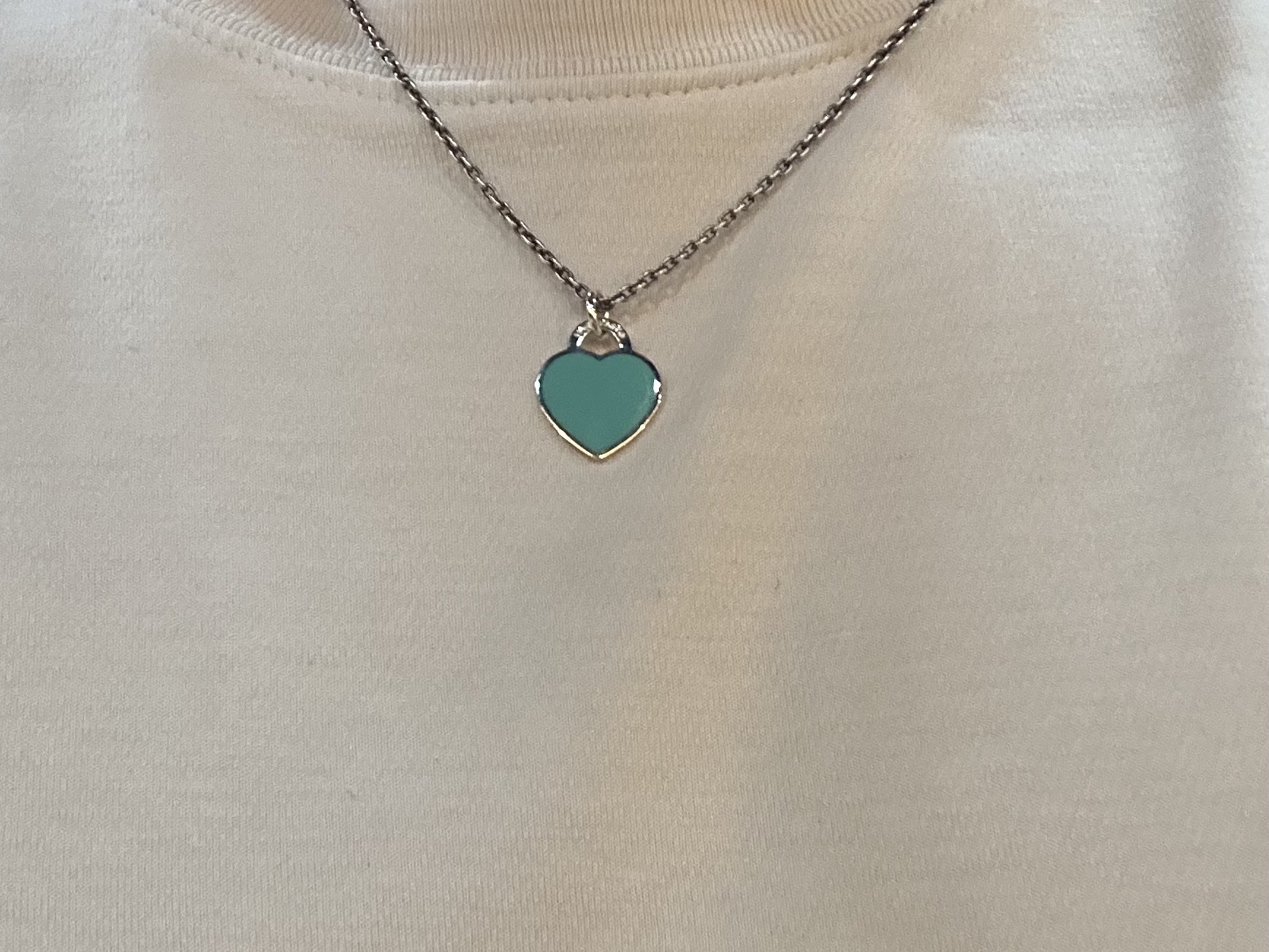 Tiffany & Co. Blue Small Heart Tag Charm Silver 착용 스타일
