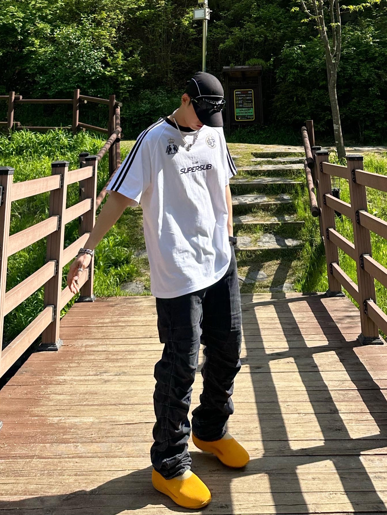 Adidas Yeezy Knit RNR Sulfur 착용 스타일 - 2