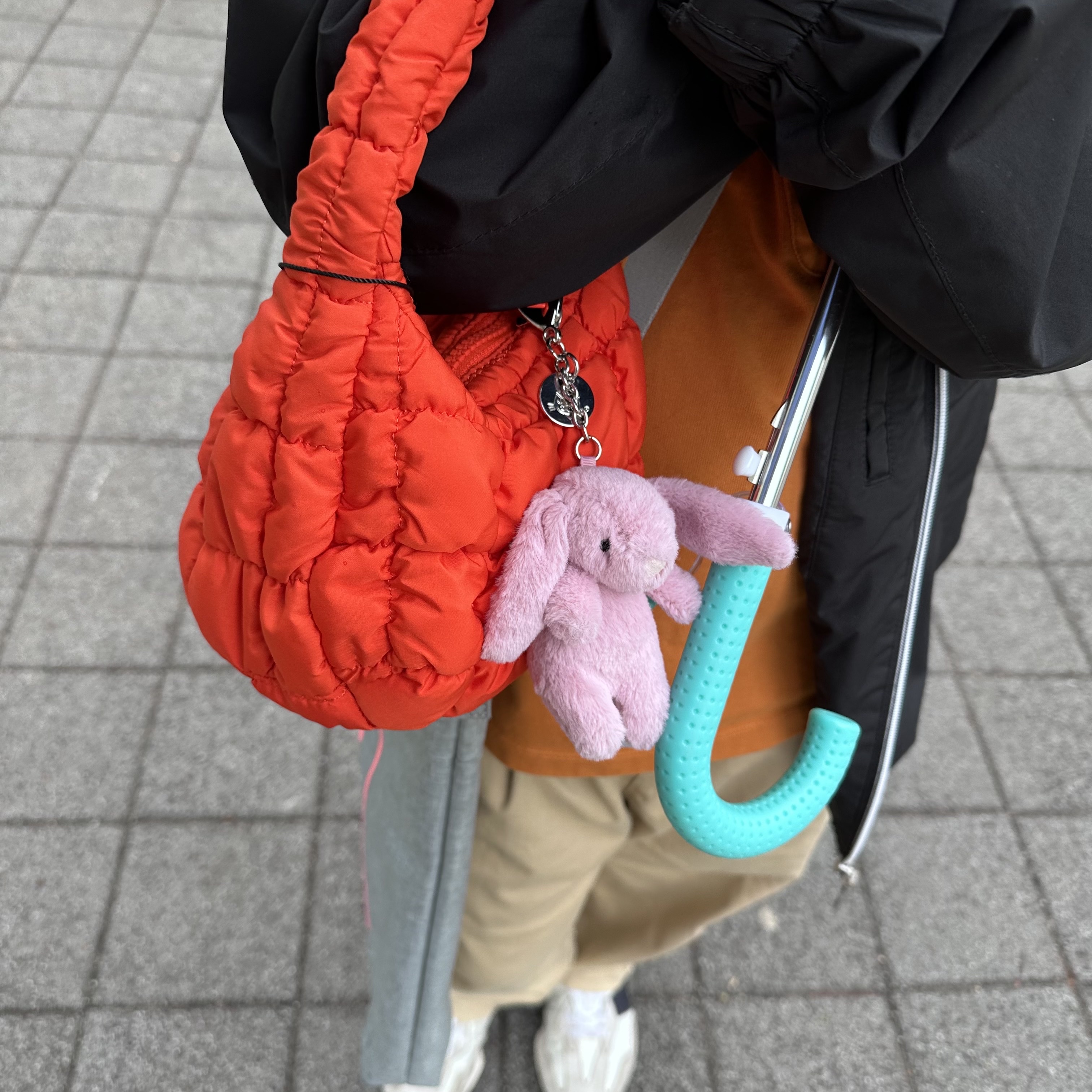 COS Quilted Micro Bag Orange 착용 스타일
