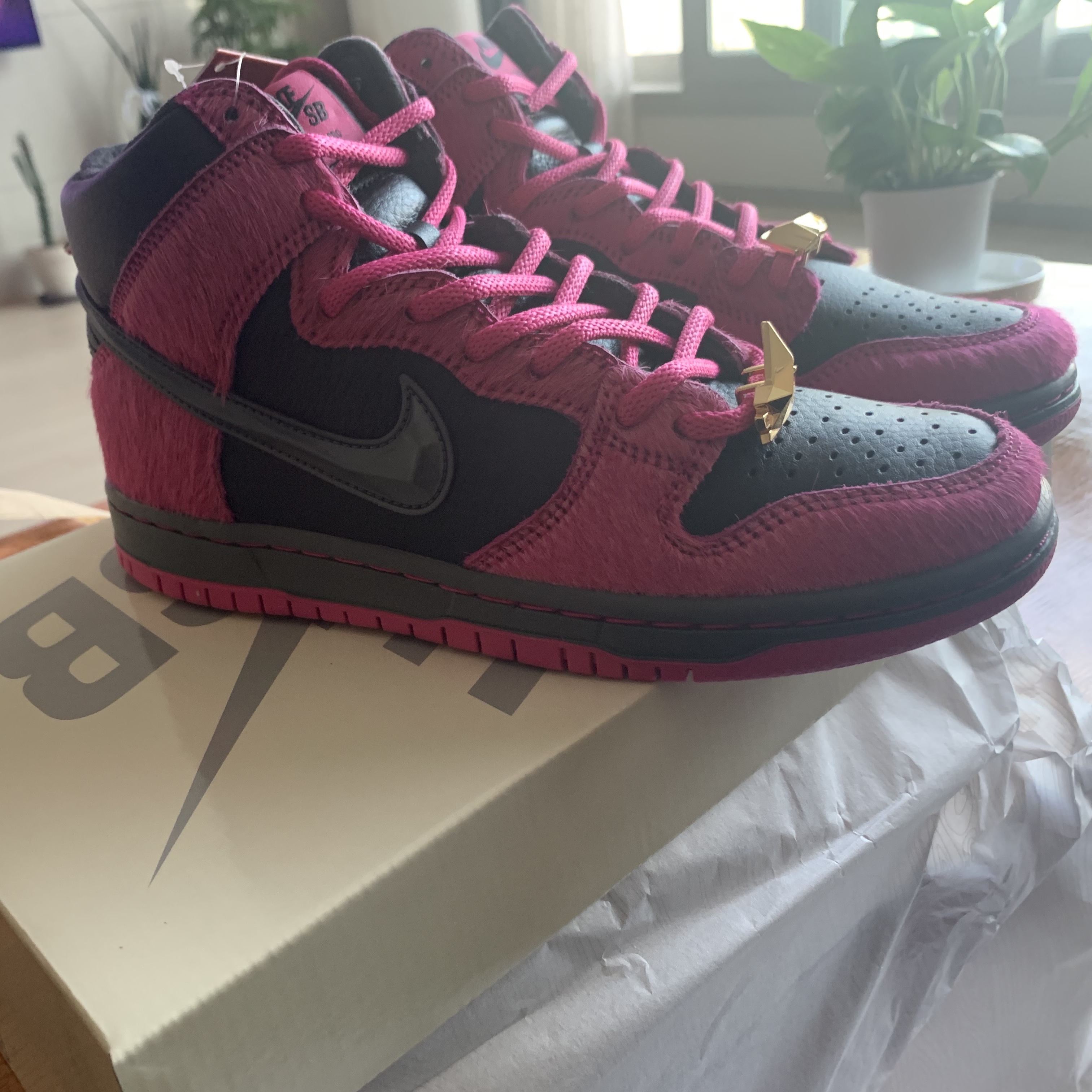 Nike x Run The Jewels SB Dunk High Active Pink and Black 착용 스타일 - 5