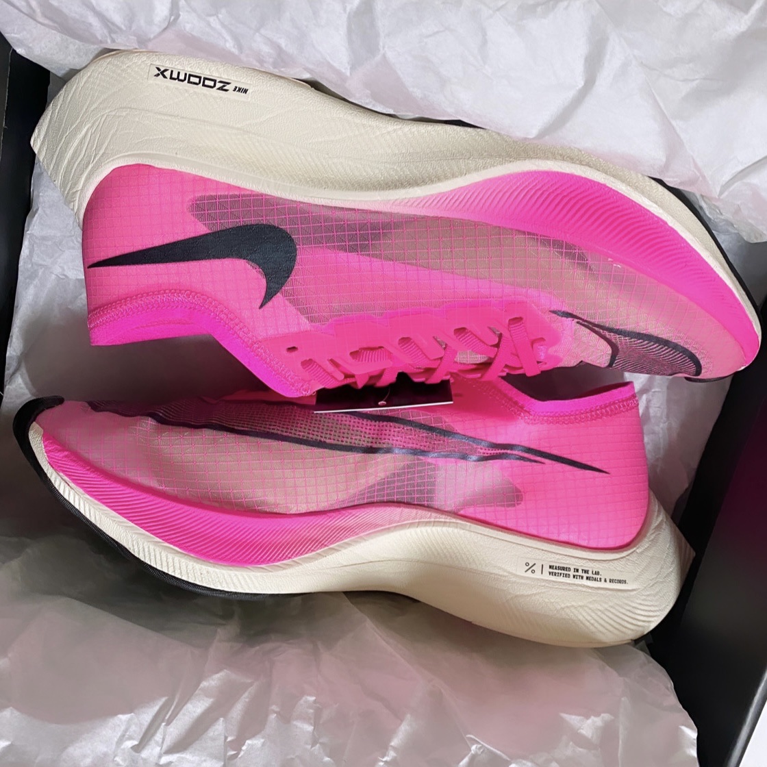 Nike ZoomX Vaporfly Next% Pink Blast 착용 스타일 - 1