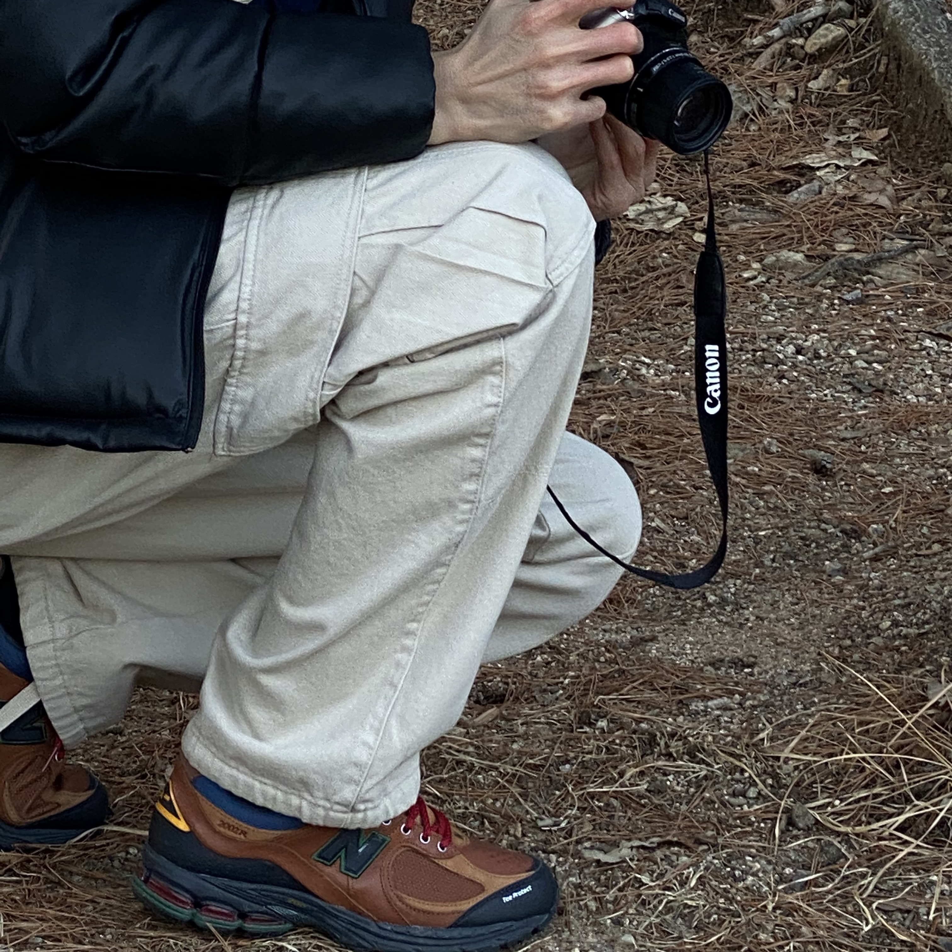 New Balance 2002R Hiking Pack Brown 착용 스타일 - 2